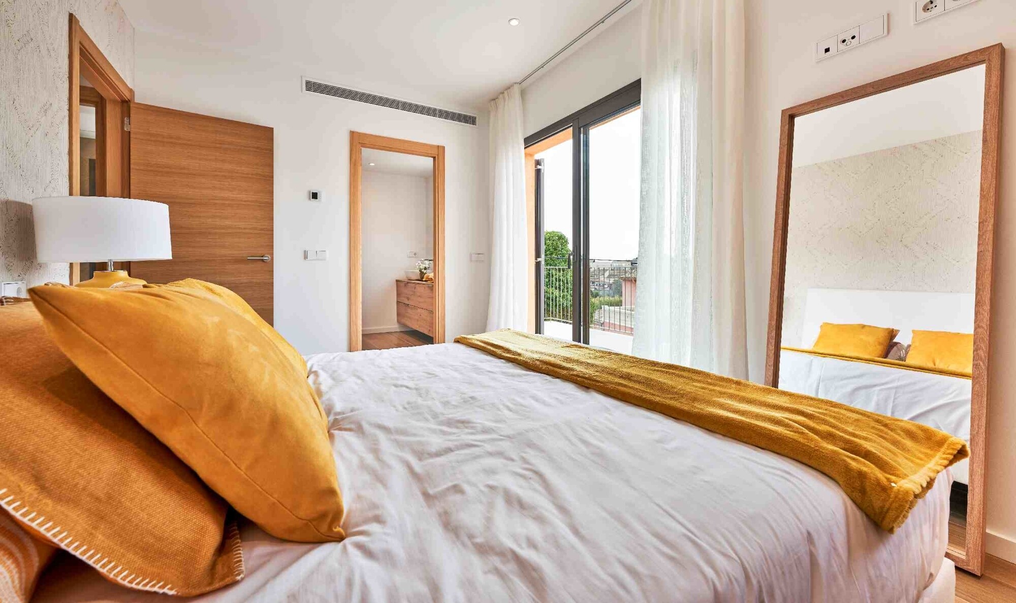 NEW CONSTRUCTION (under construction): Semi-detached house with private pool