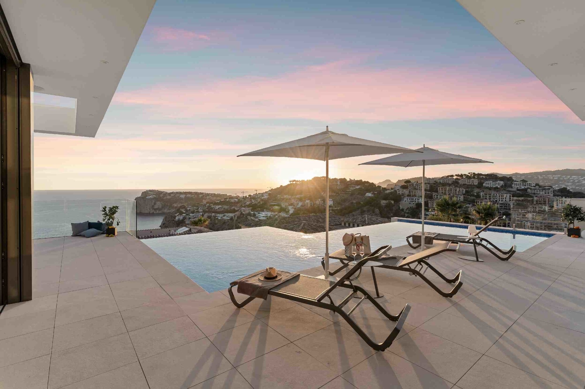 NEW CONSTRUCTION (UNDER CONSTRUCTION): Modern luxury villa in Cala Llamp
