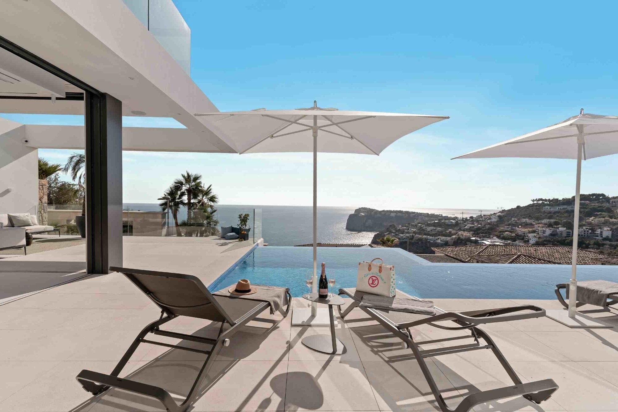 NEW CONSTRUCTION (UNDER CONSTRUCTION): Modern luxury villa in Cala Llamp