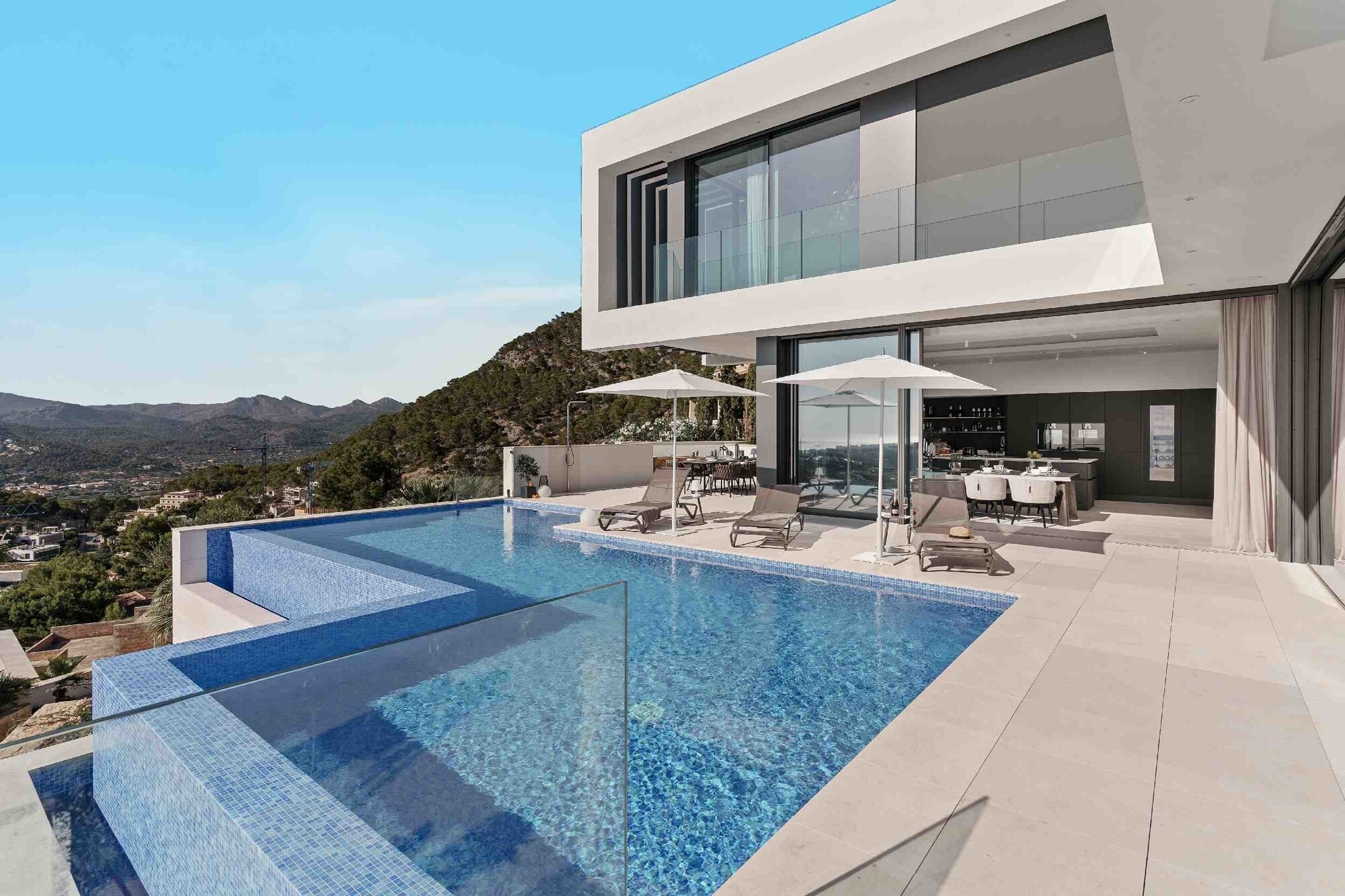 NEW CONSTRUCTION (UNDER CONSTRUCTION): Modern luxury villa in Cala Llamp