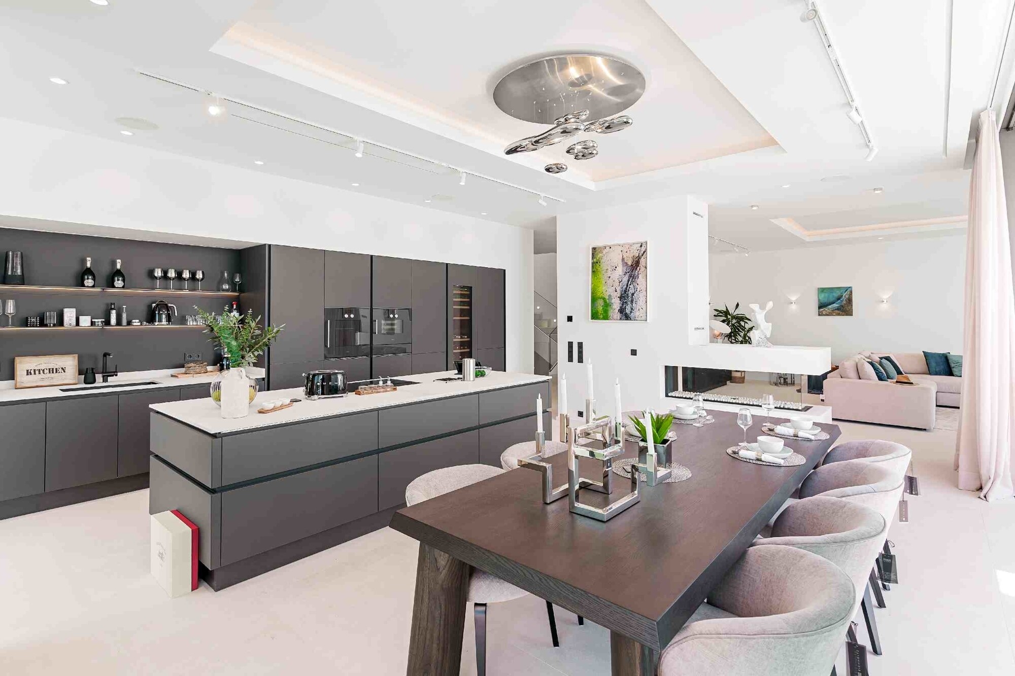 NEW CONSTRUCTION (UNDER CONSTRUCTION): Modern luxury villa in Cala Llamp