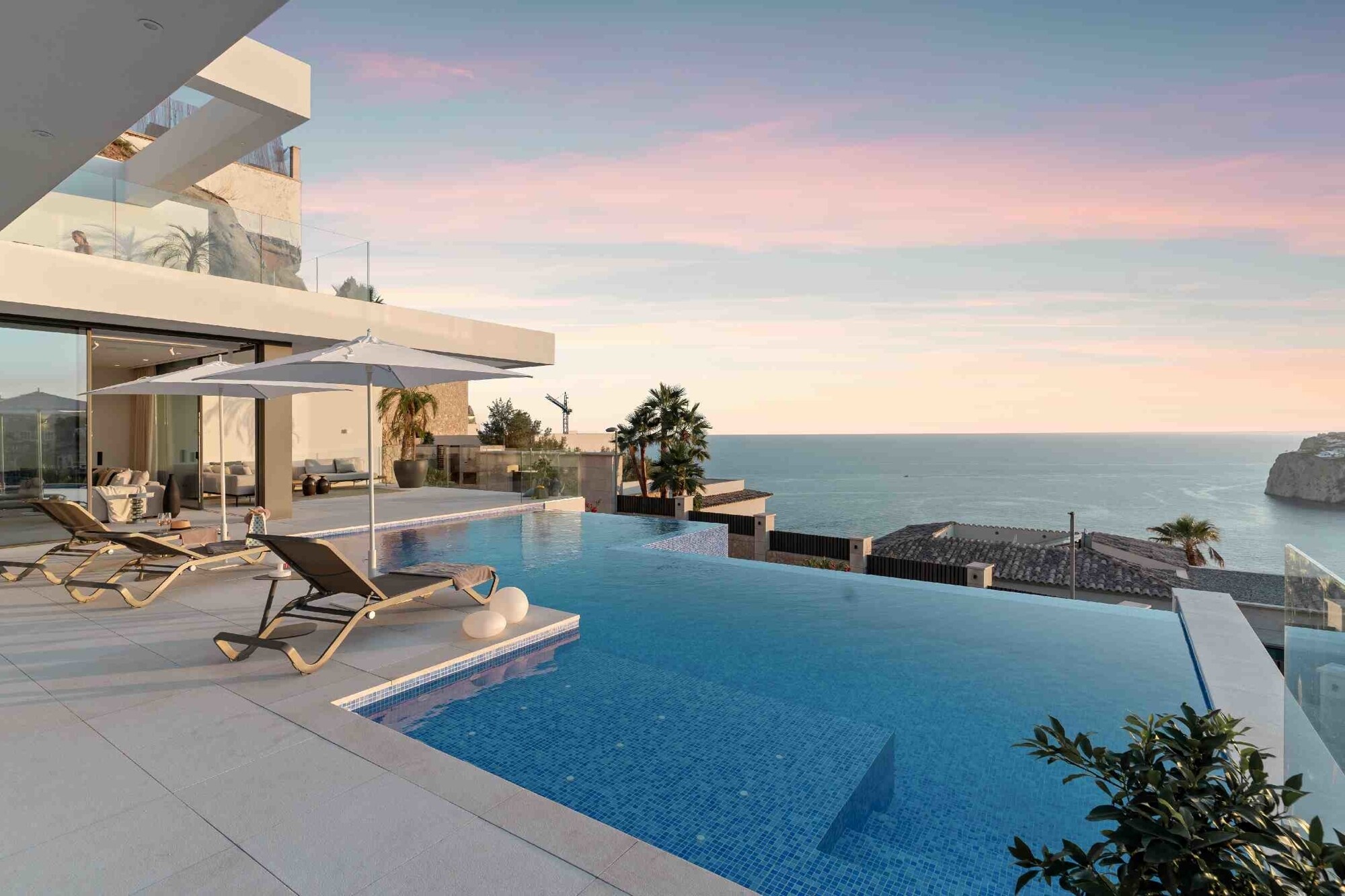 NEW CONSTRUCTION (UNDER CONSTRUCTION): Modern luxury villa in Cala Llamp