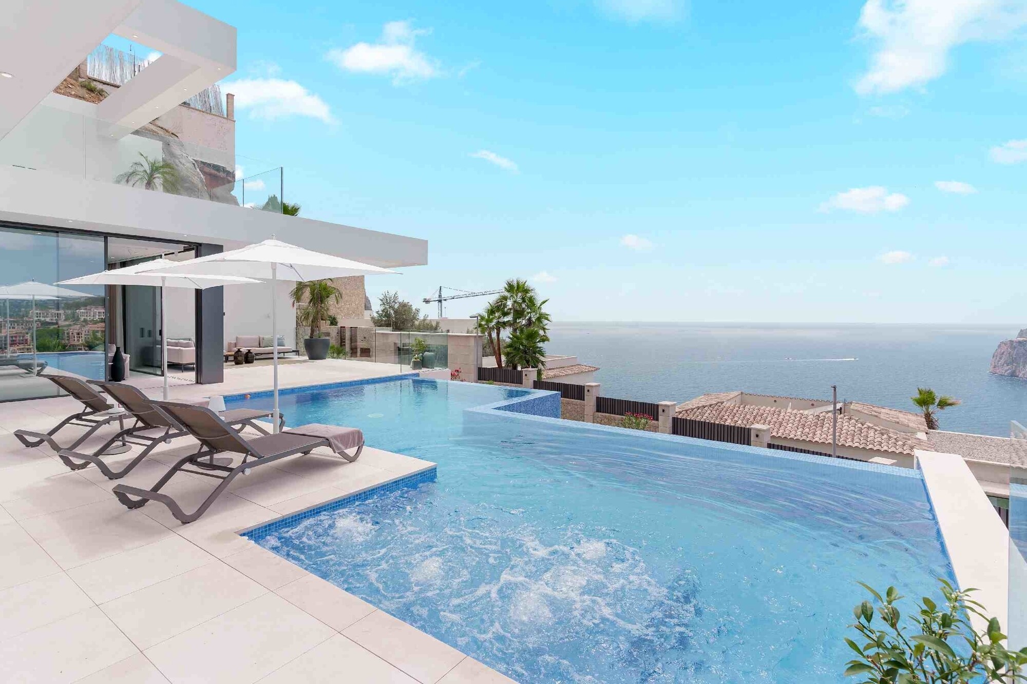 NEW CONSTRUCTION (UNDER CONSTRUCTION): Modern luxury villa in Cala Llamp