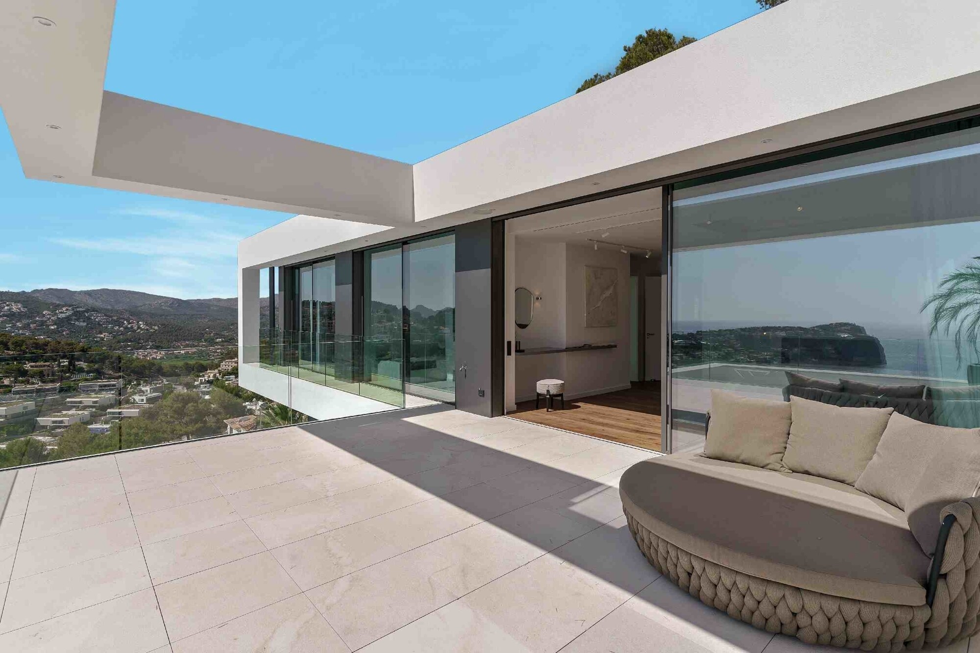 NEW CONSTRUCTION (UNDER CONSTRUCTION): Modern luxury villa in Cala Llamp