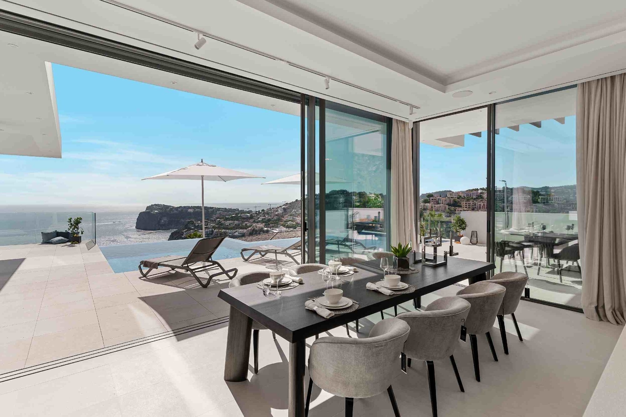 NEW CONSTRUCTION (UNDER CONSTRUCTION): Modern luxury villa in Cala Llamp