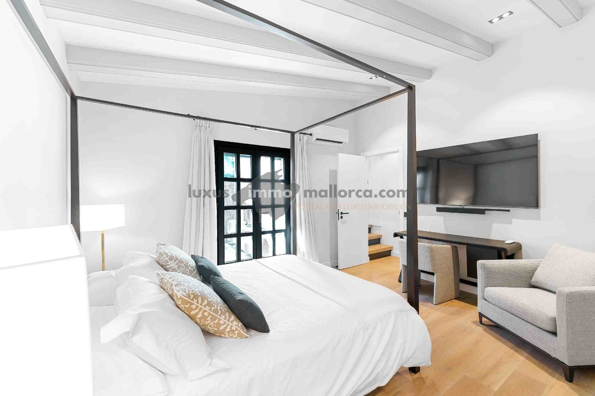 Modernized villa near the marina