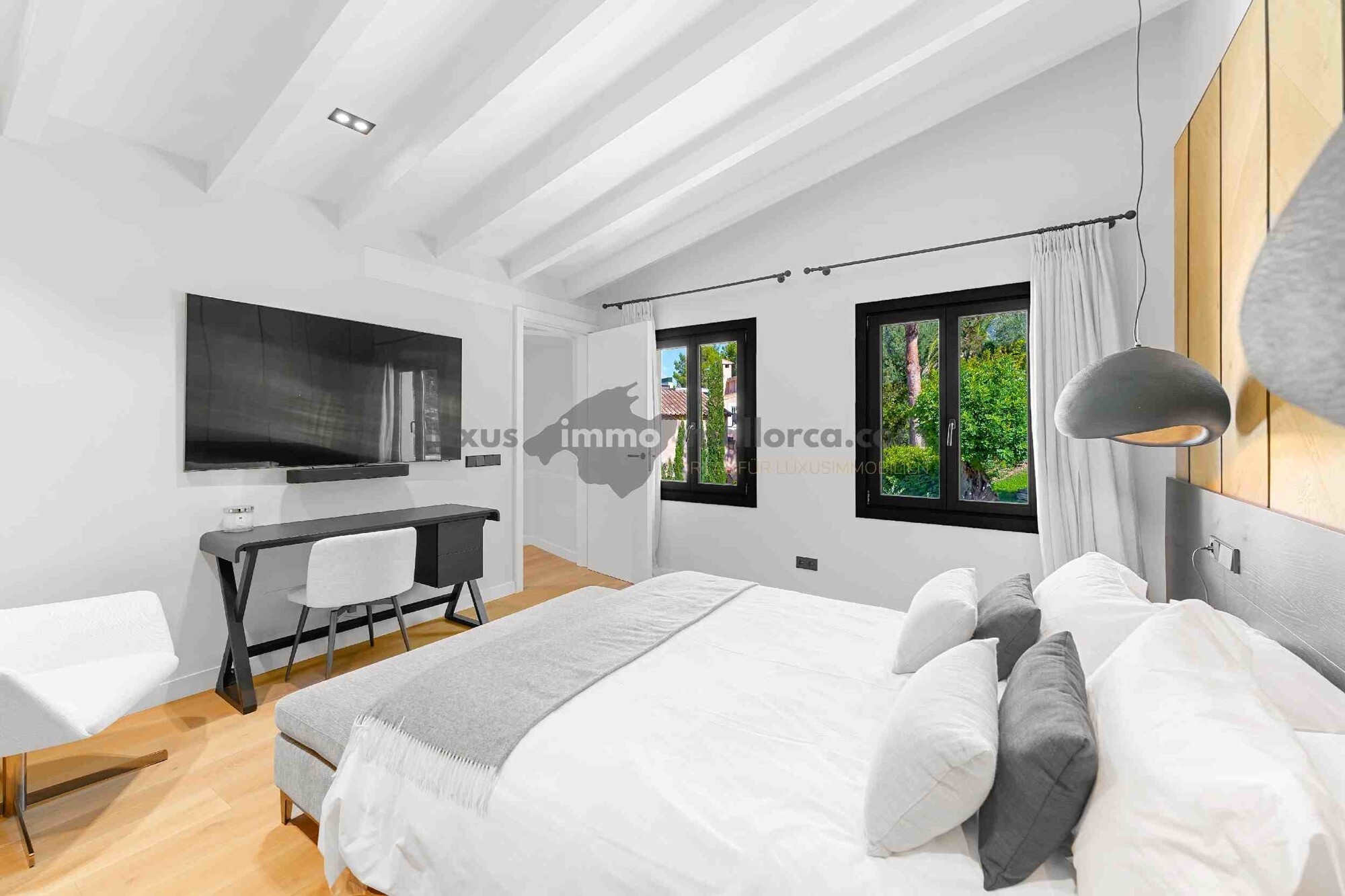 Modernized villa near the marina