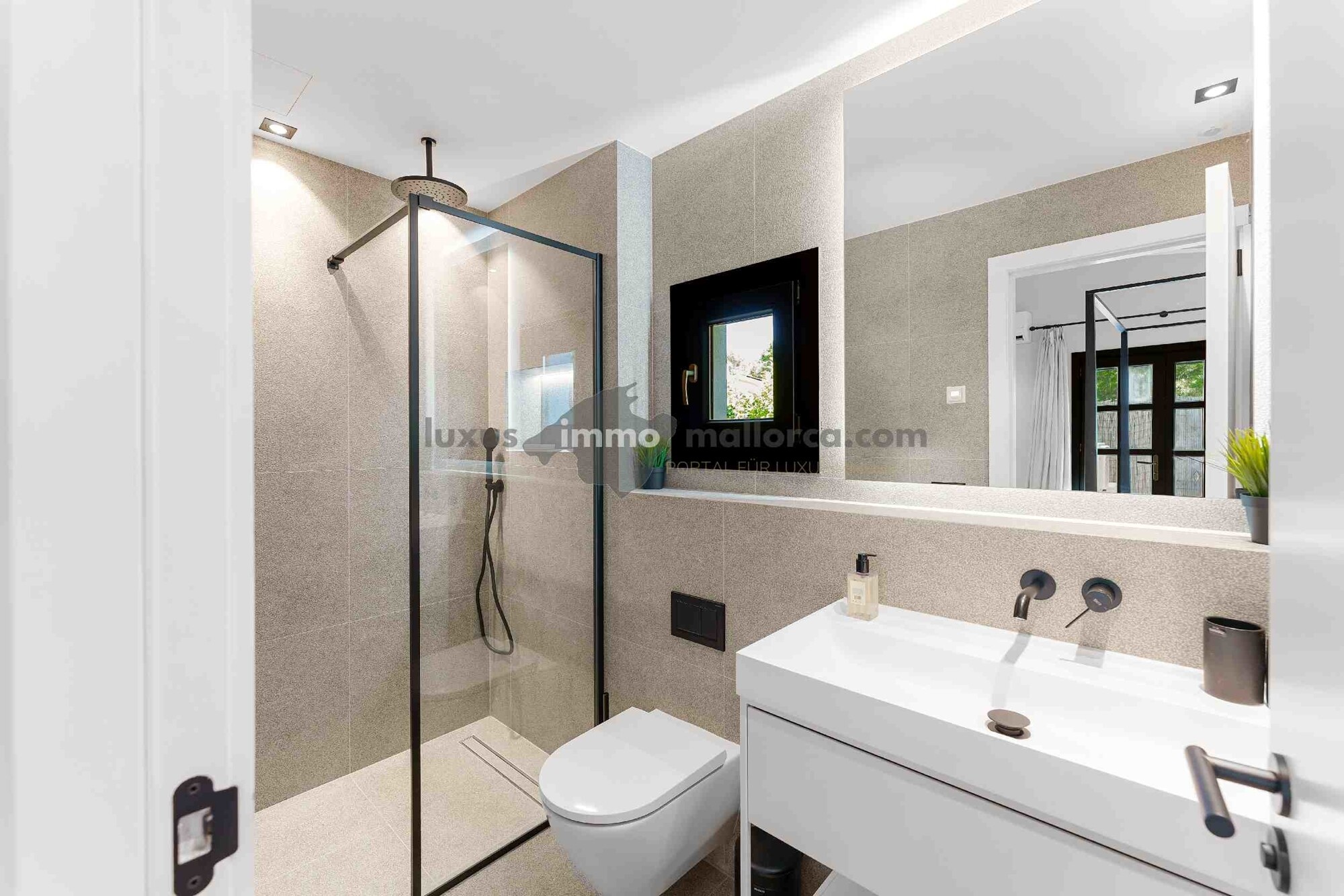 Modernized villa near the marina