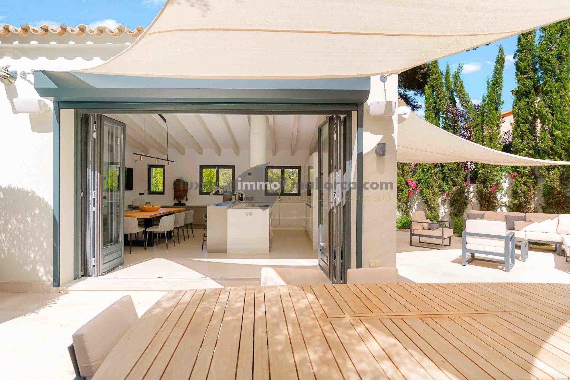 Modernized villa near the marina