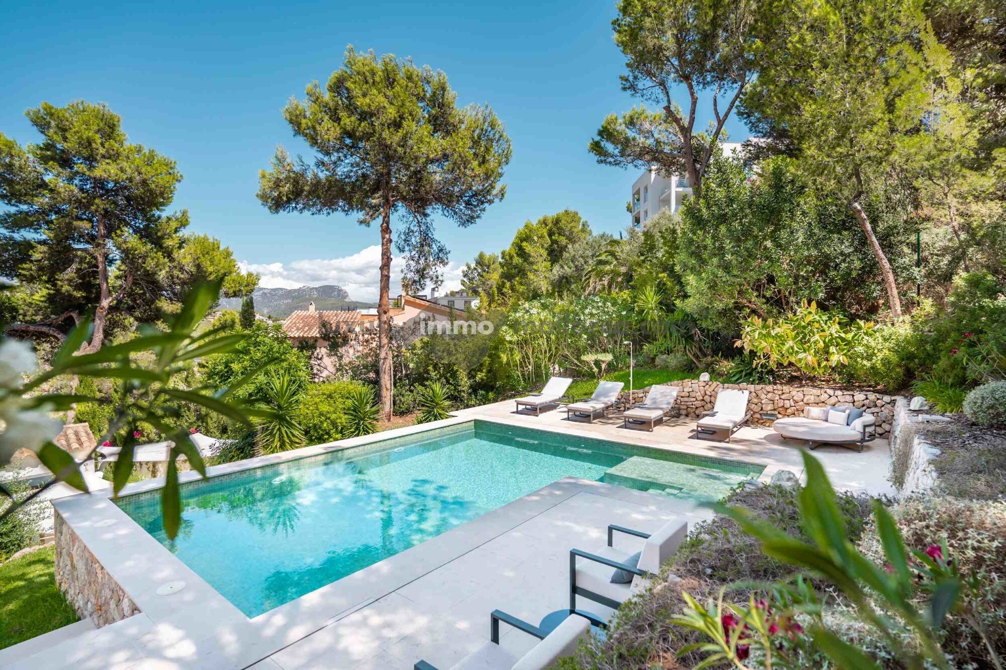 Modernized villa near the marina