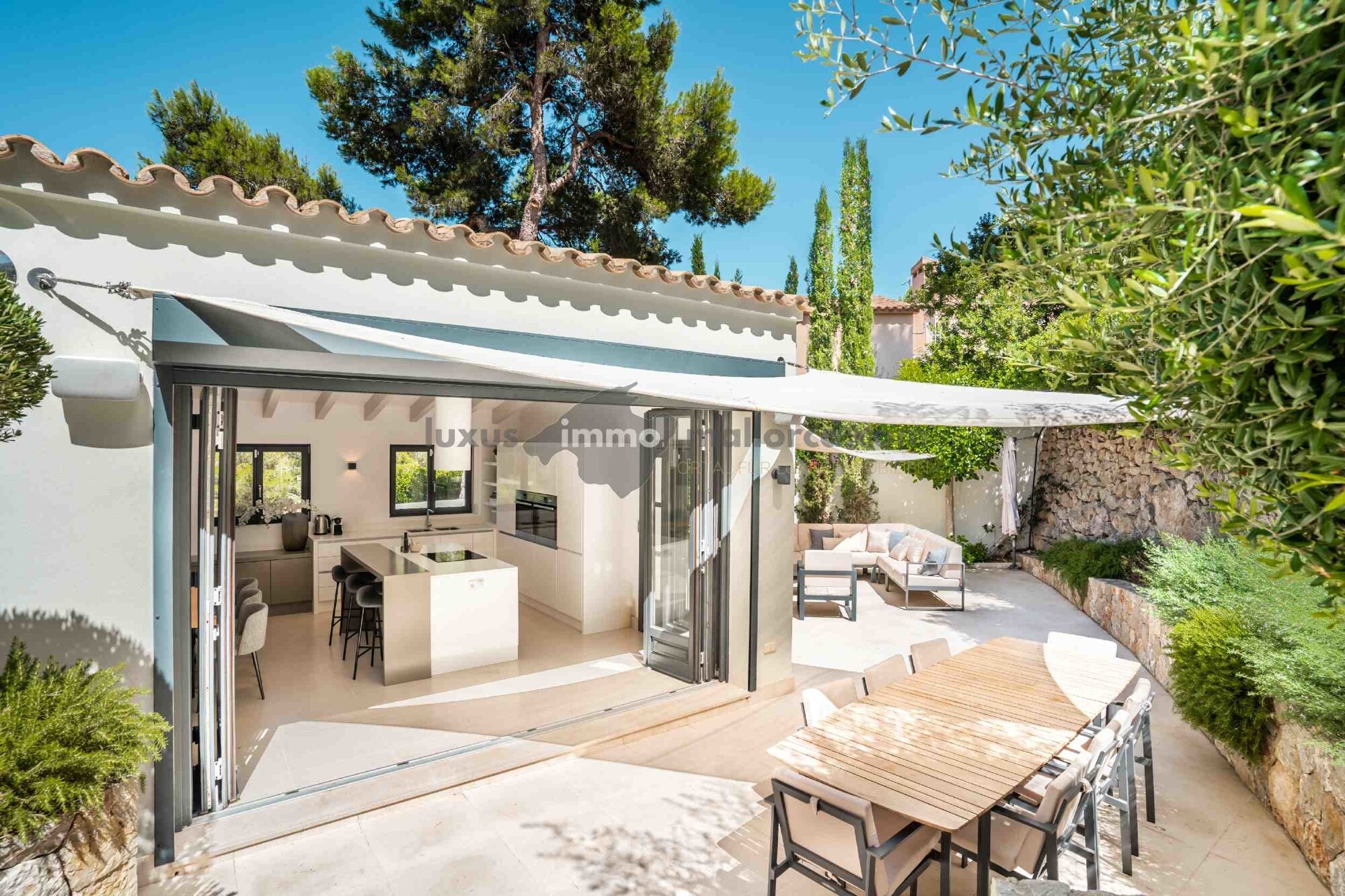 Modernized villa near the marina