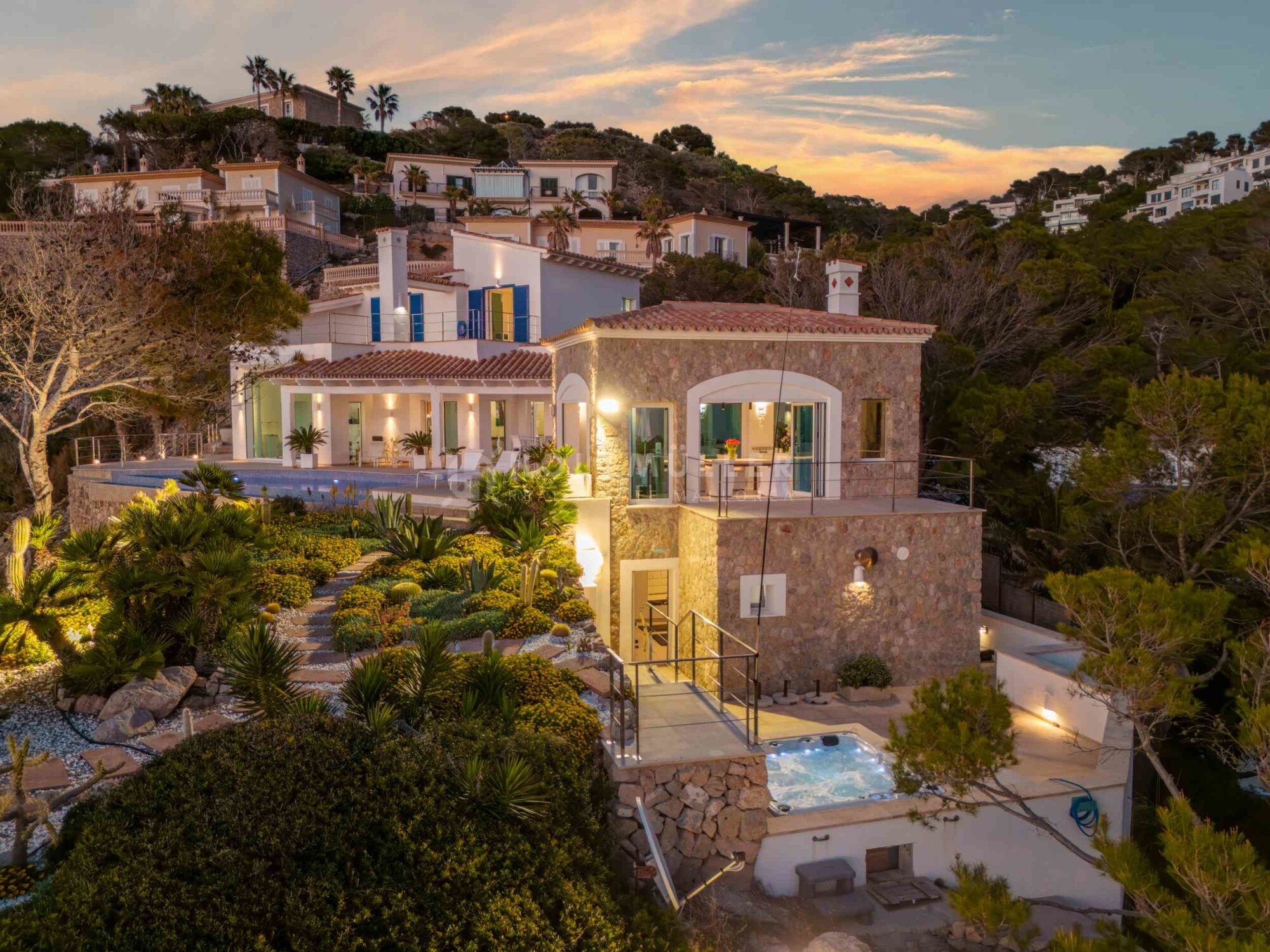 Villa in erster Meereslinie mit Blick auf die Insel Dragonera