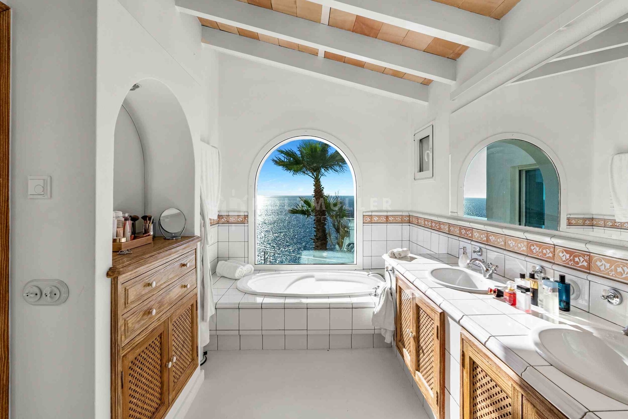 Villa in erster Meereslinie mit Blick auf die Insel Dragonera
