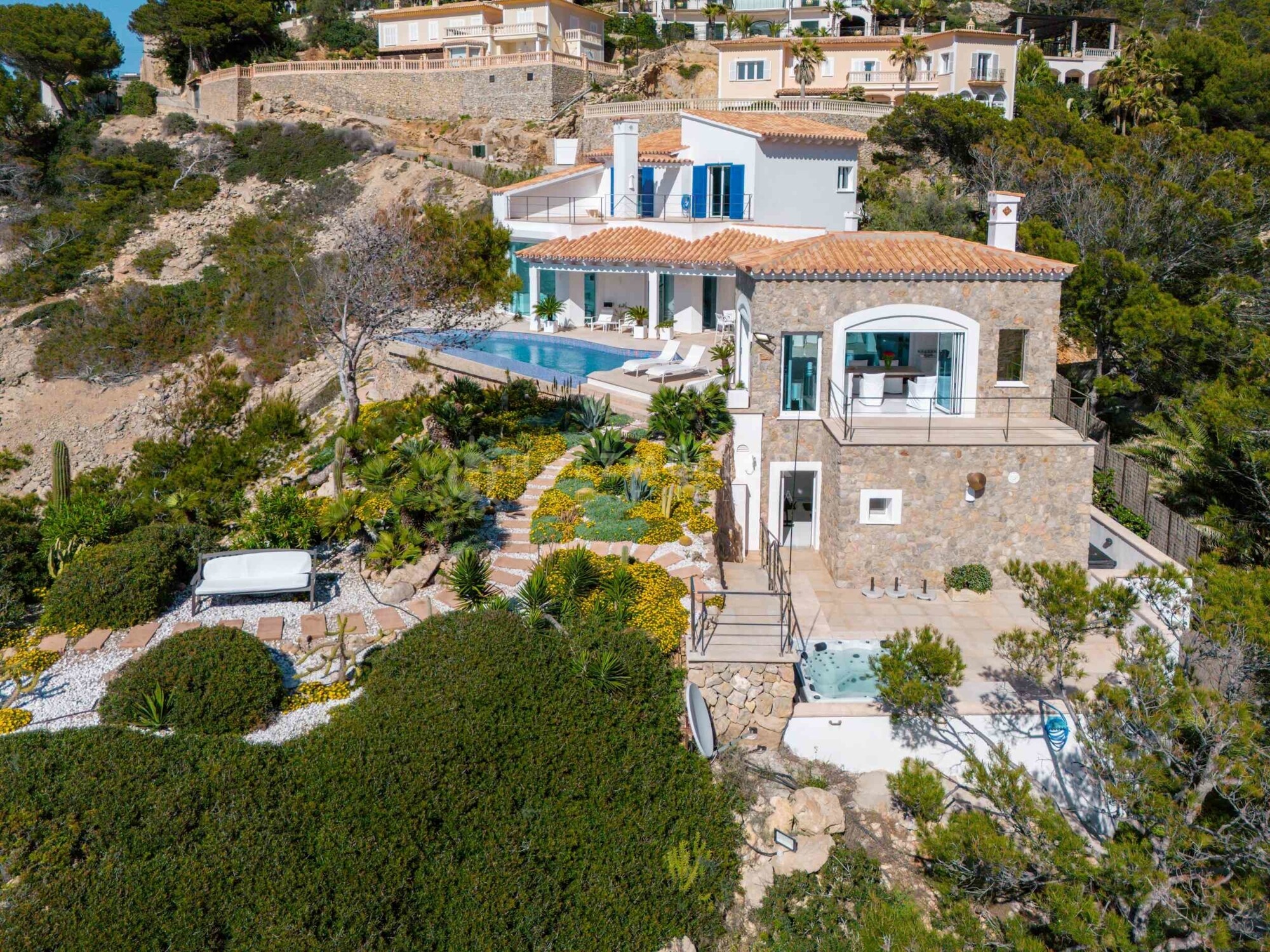 Villa in erster Meereslinie mit Blick auf die Insel Dragonera