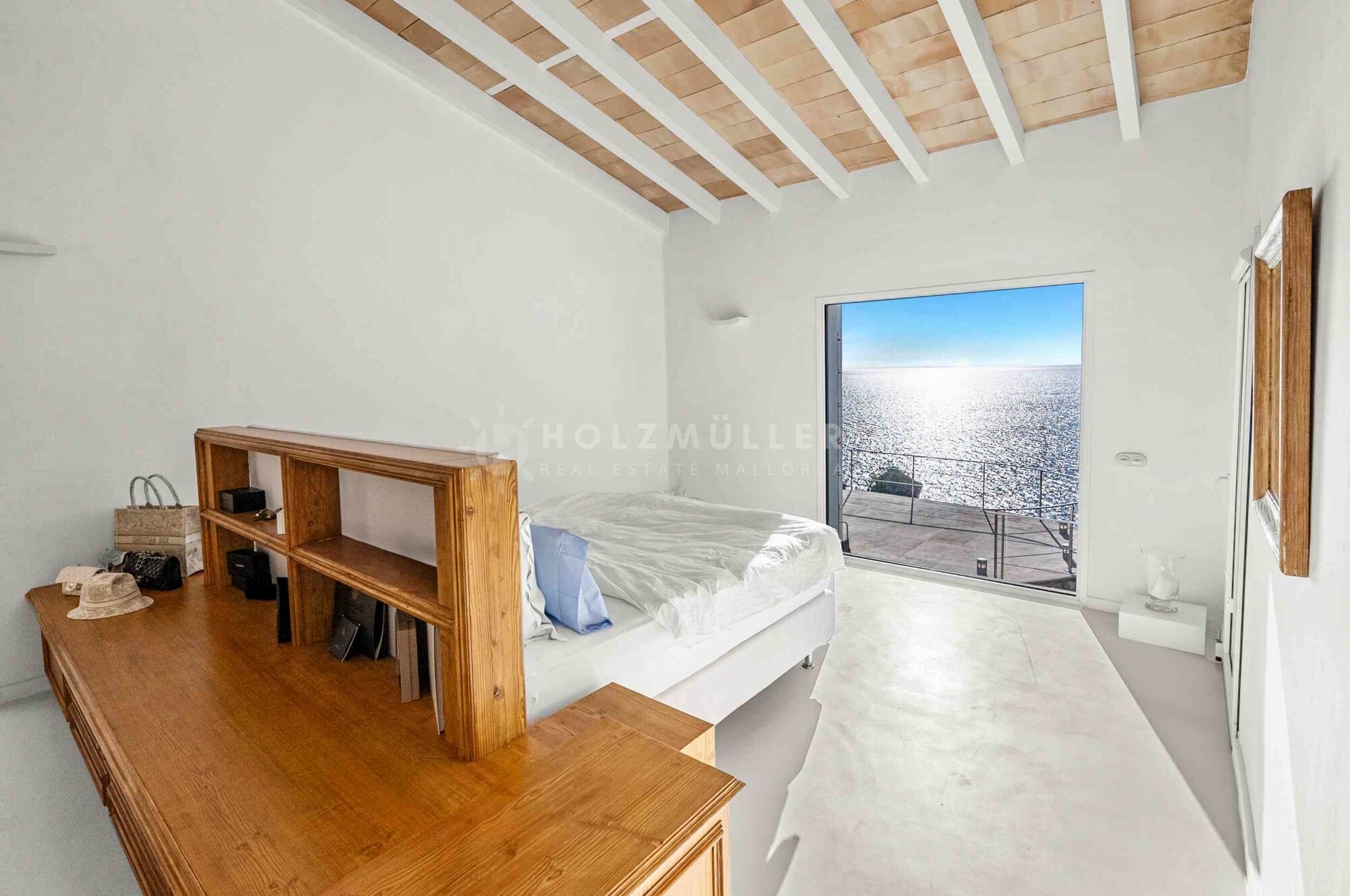 Villa in erster Meereslinie mit Blick auf die Insel Dragonera
