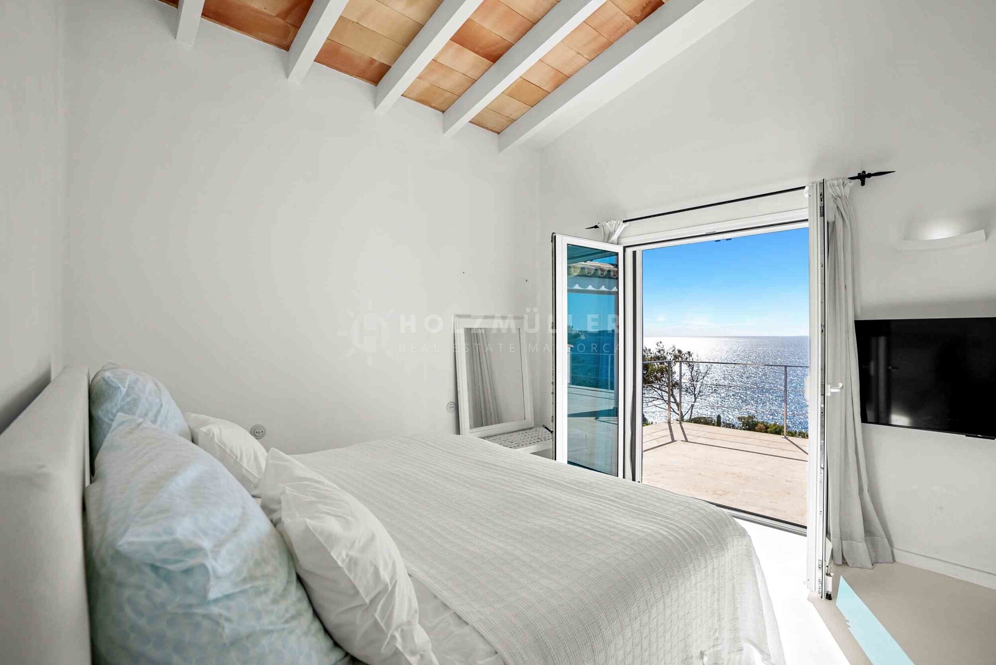 Villa in erster Meereslinie mit Blick auf die Insel Dragonera