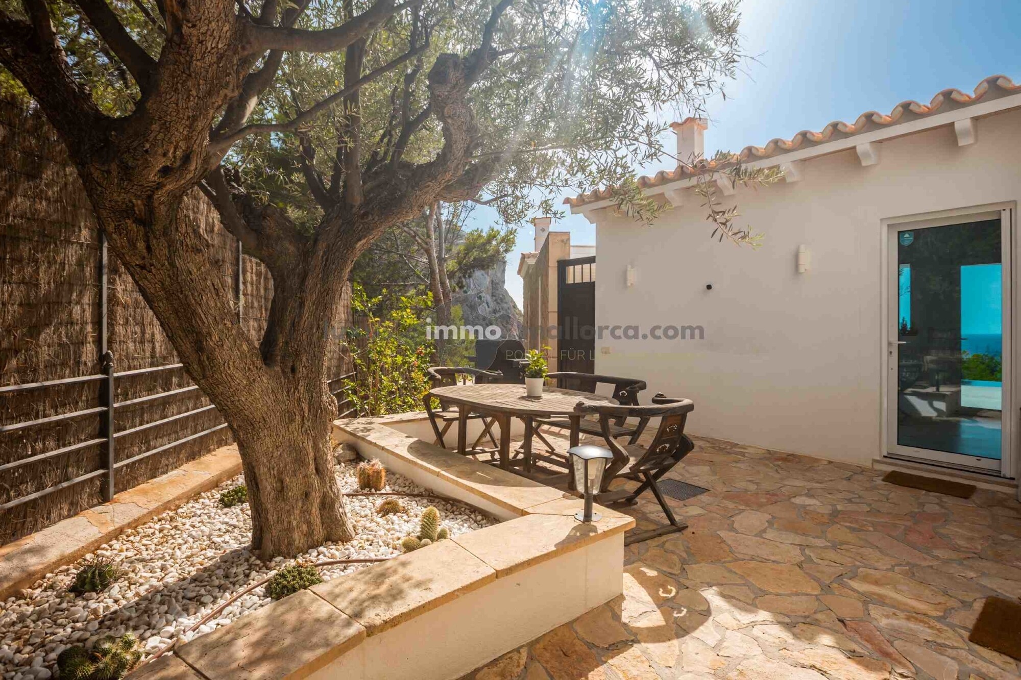 Villa in erster Meereslinie mit Blick auf die Insel Dragonera