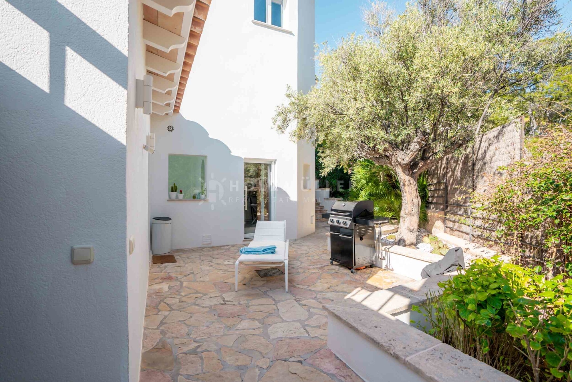 Villa in erster Meereslinie mit Blick auf die Insel Dragonera