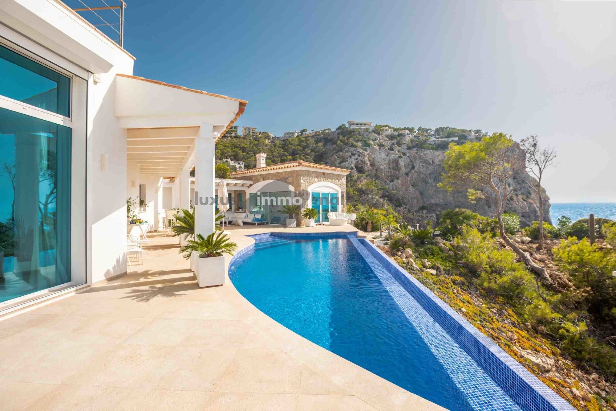 Villa in erster Meereslinie mit Blick auf die Insel Dragonera