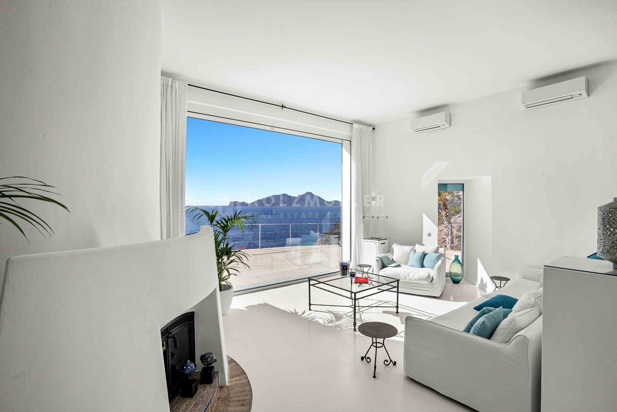 Villa in erster Meereslinie mit Blick auf die Insel Dragonera