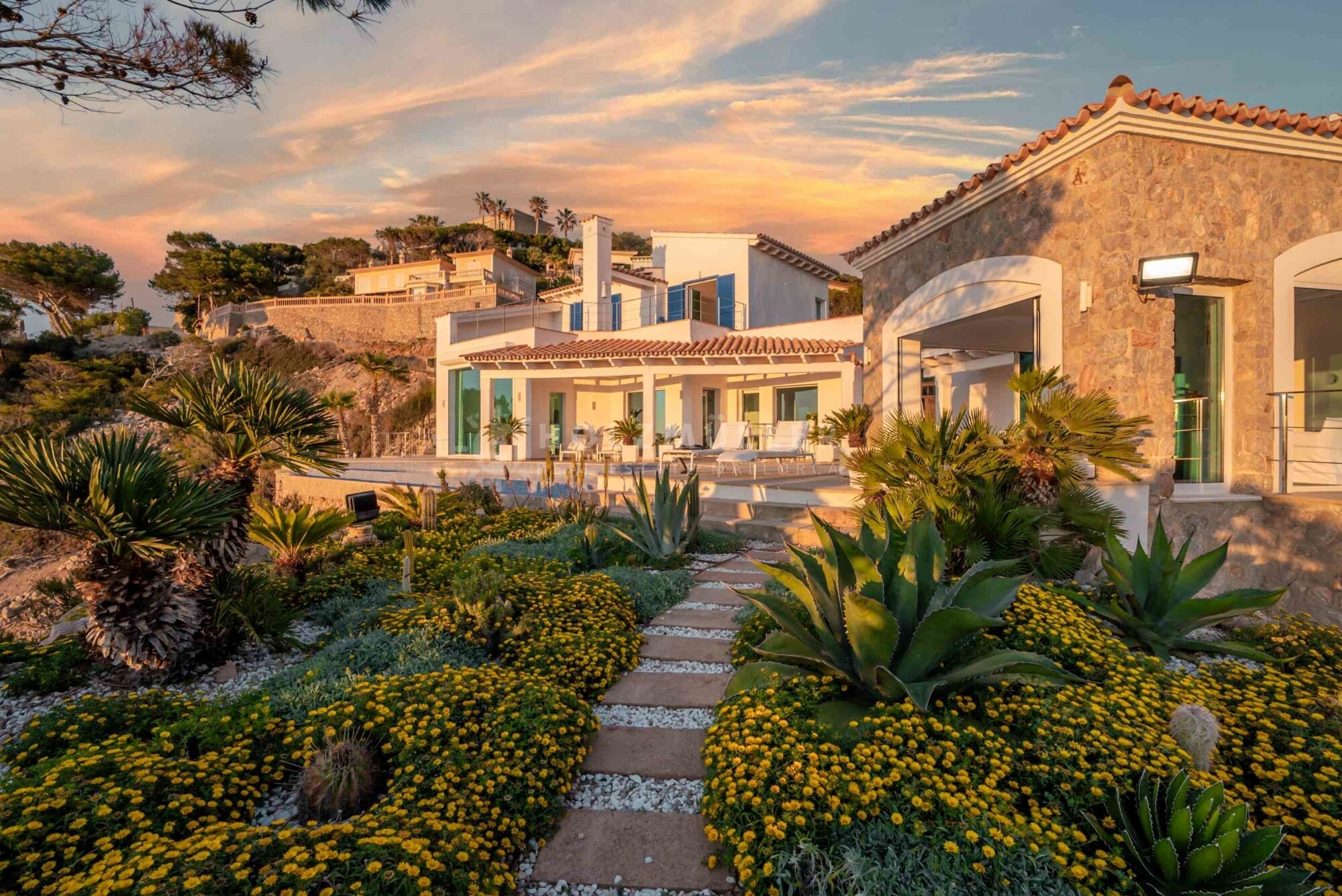 Villa in erster Meereslinie mit Blick auf die Insel Dragonera