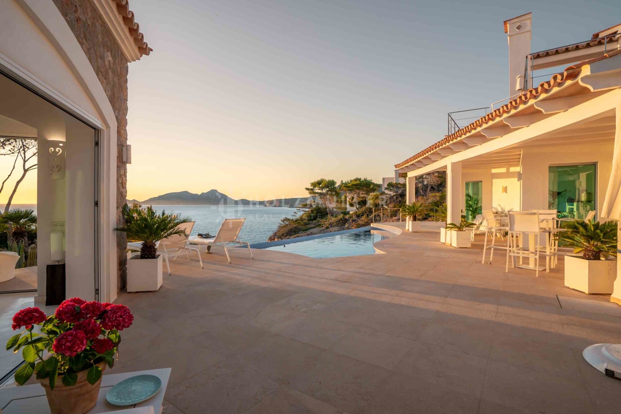 Villa in erster Meereslinie mit Blick auf die Insel Dragonera