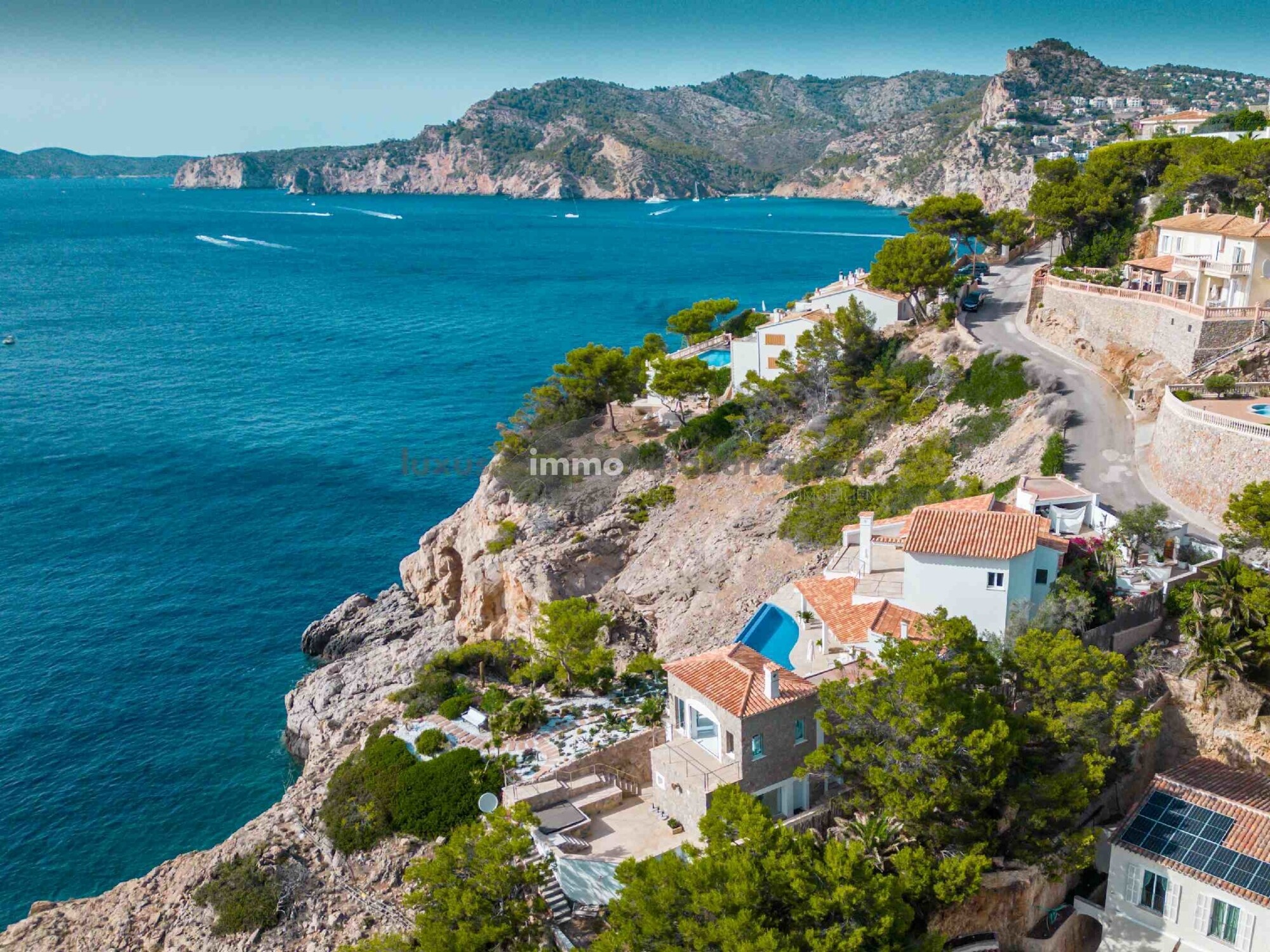 Villa in erster Meereslinie mit Blick auf die Insel Dragonera