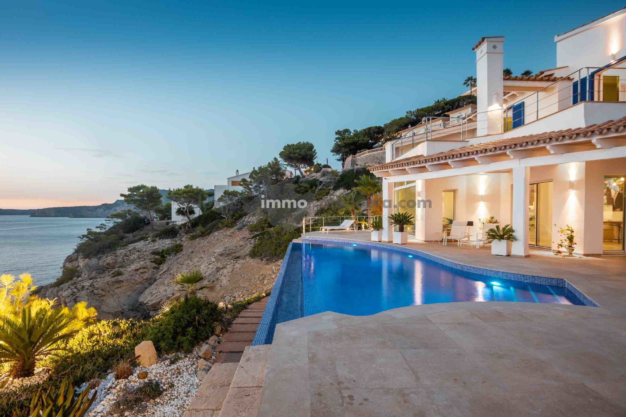 Villa in erster Meereslinie mit Blick auf die Insel Dragonera