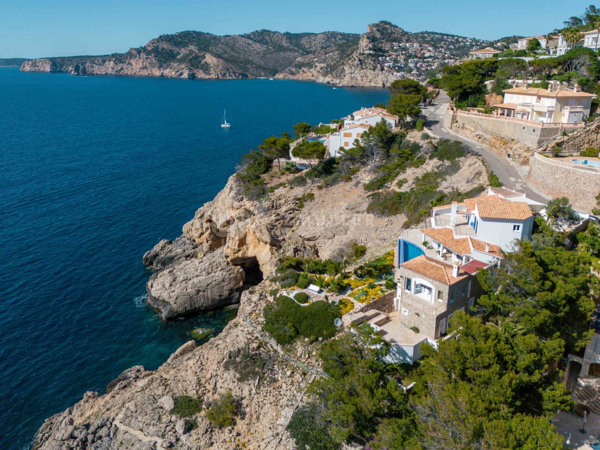 Villa in erster Meereslinie mit Blick auf die Insel Dragonera