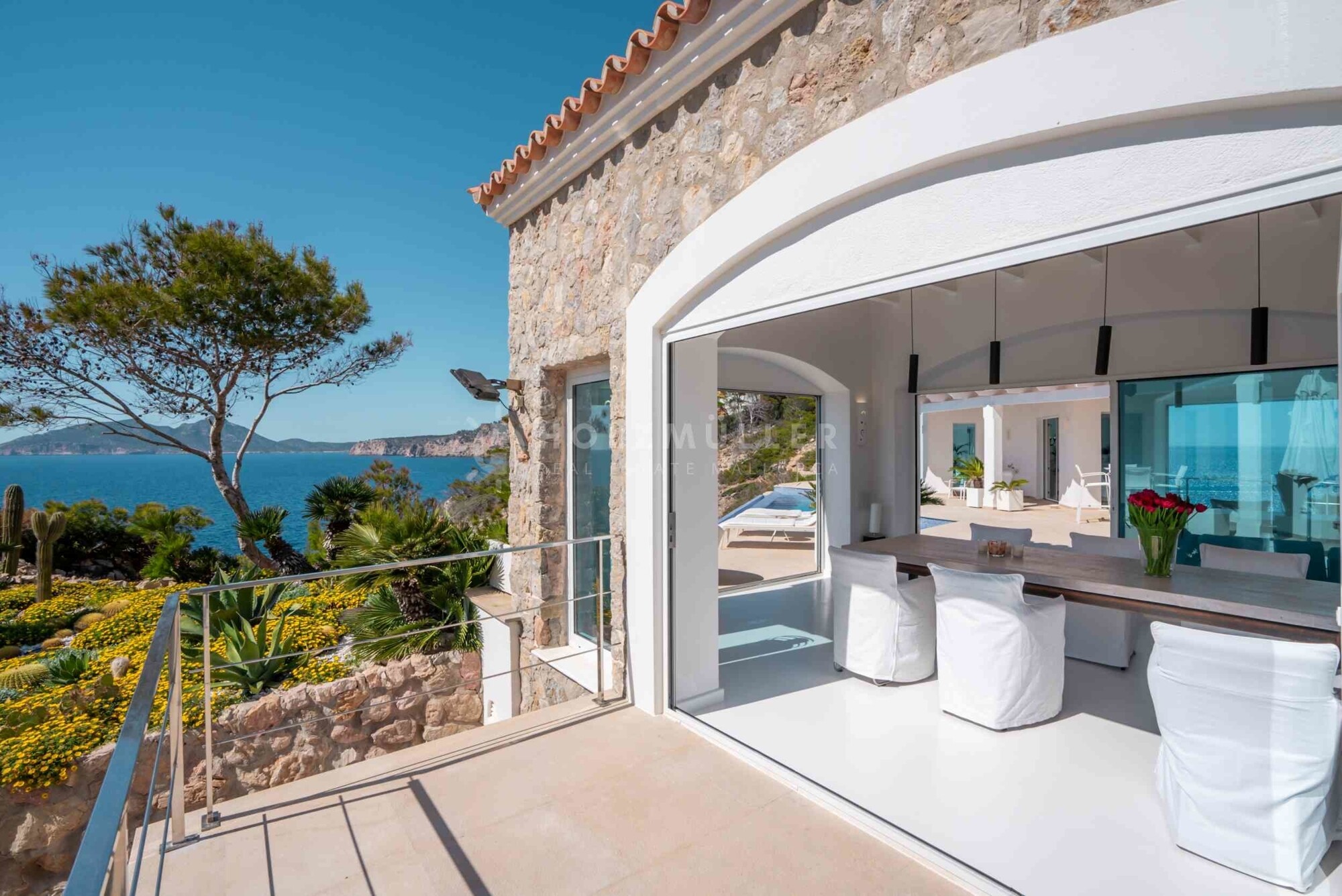 Villa in erster Meereslinie mit Blick auf die Insel Dragonera