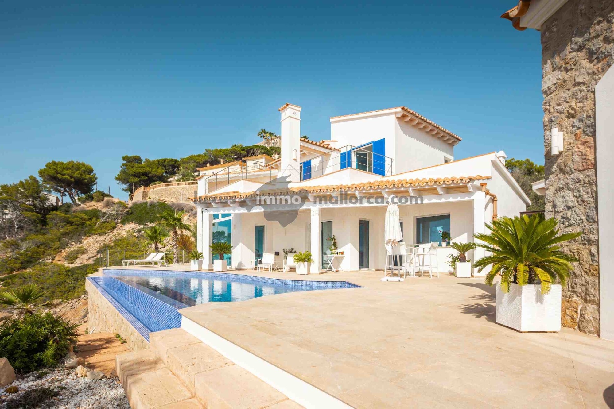 Villa in erster Meereslinie mit Blick auf die Insel Dragonera