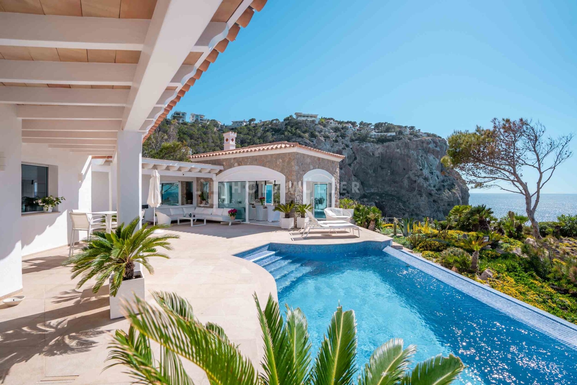 Villa in erster Meereslinie mit Blick auf die Insel Dragonera