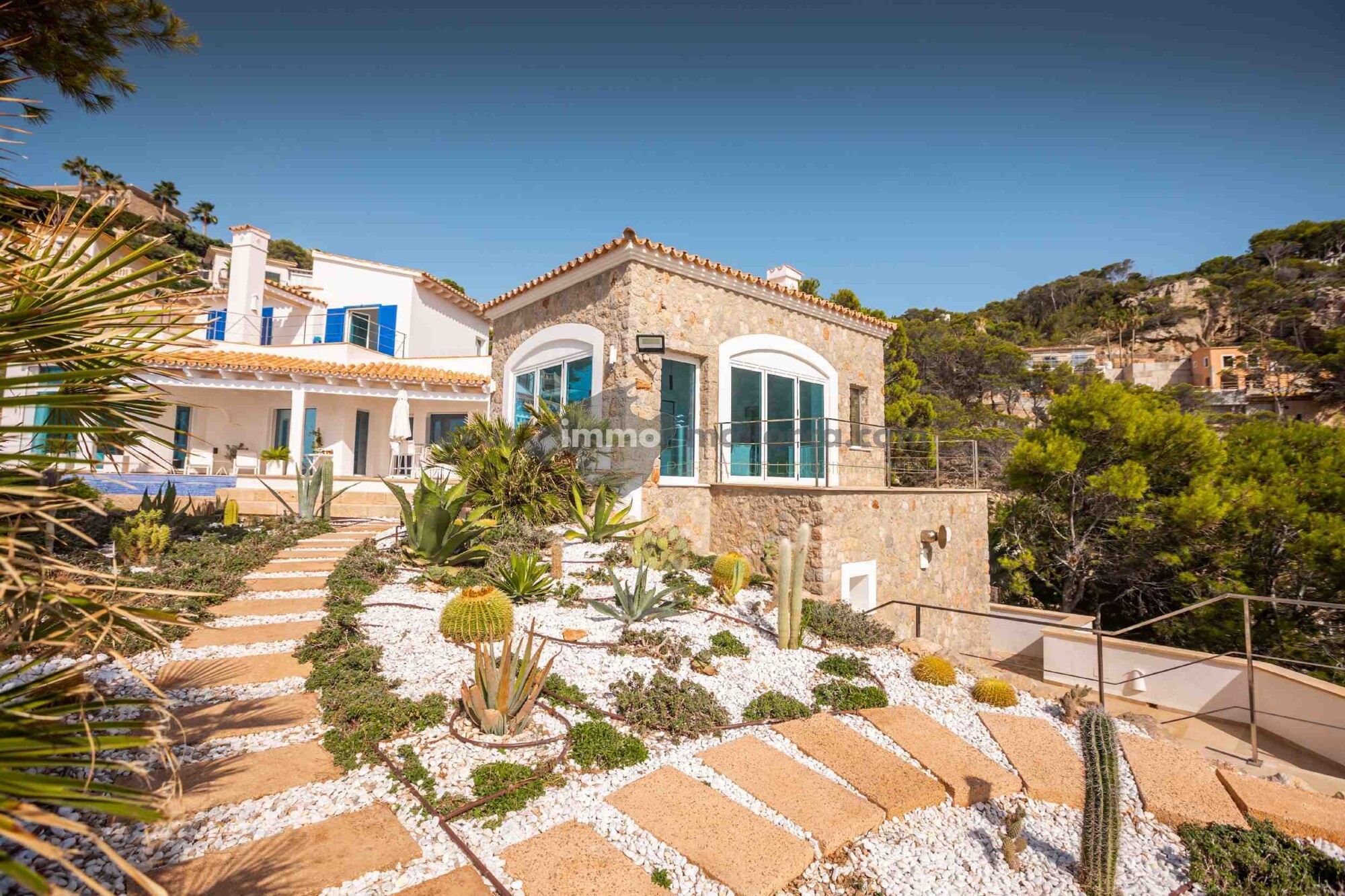 Villa in erster Meereslinie mit Blick auf die Insel Dragonera