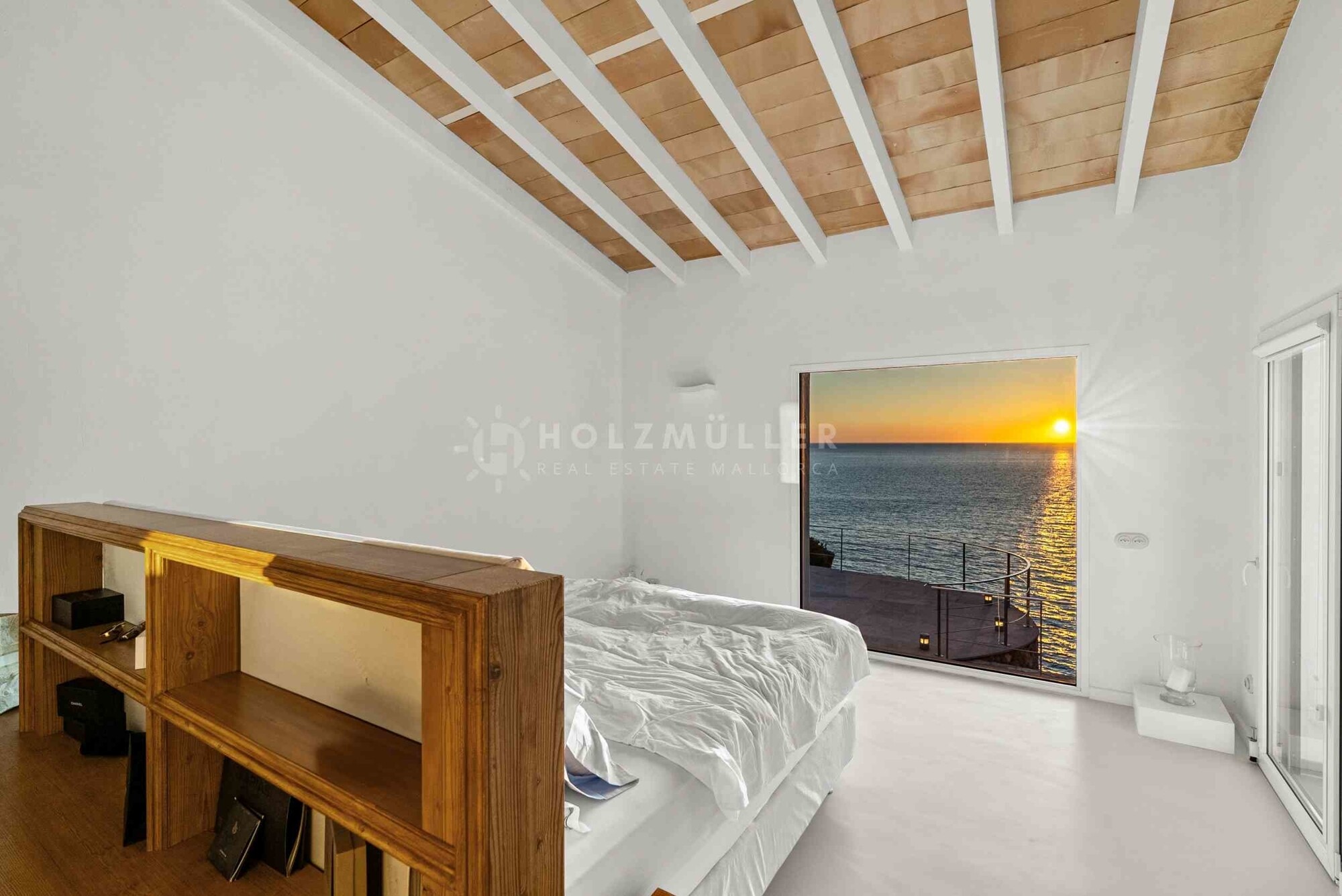 Villa in erster Meereslinie mit Blick auf die Insel Dragonera