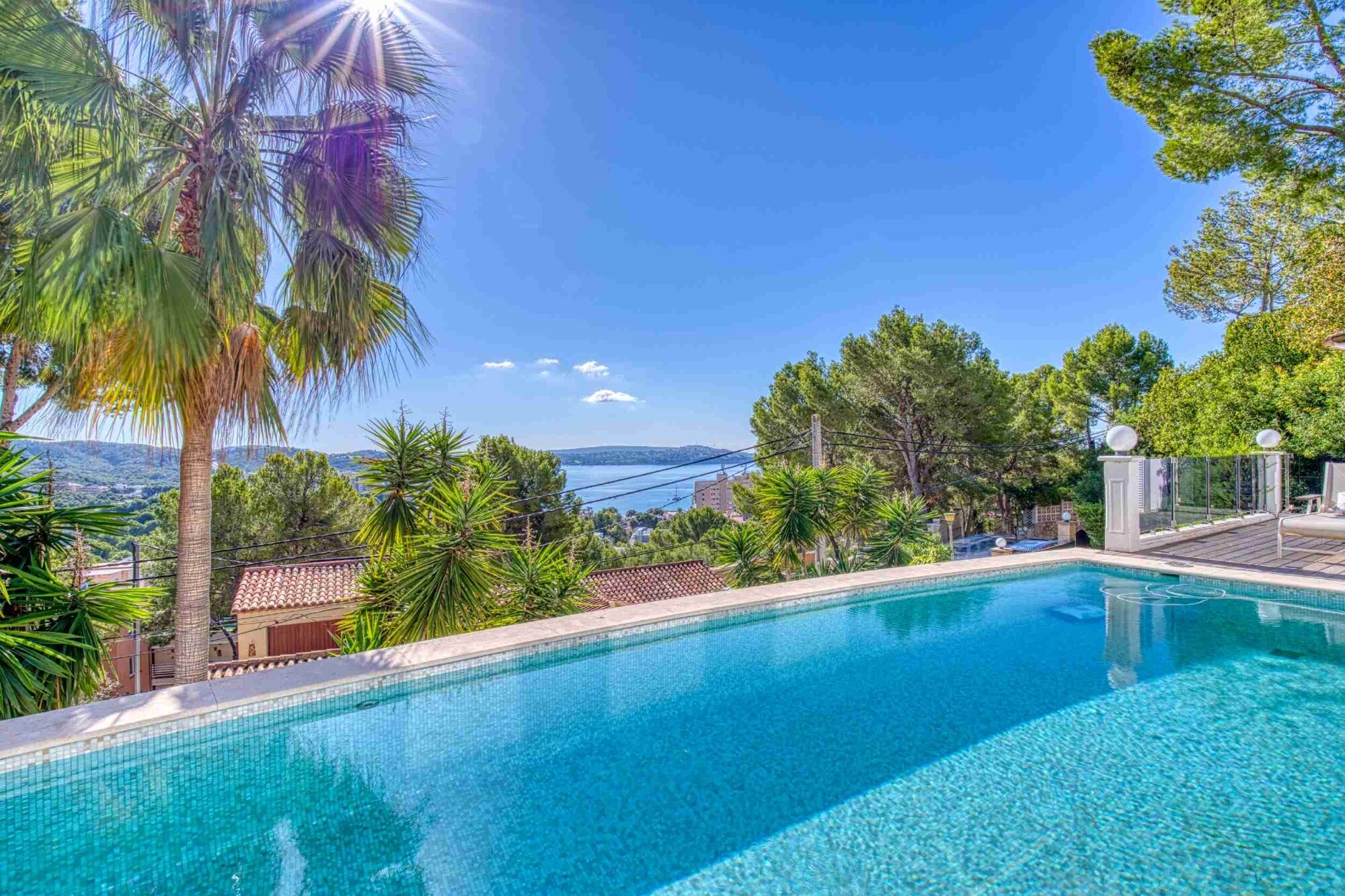 Majestic villa with sea views and XXL garage