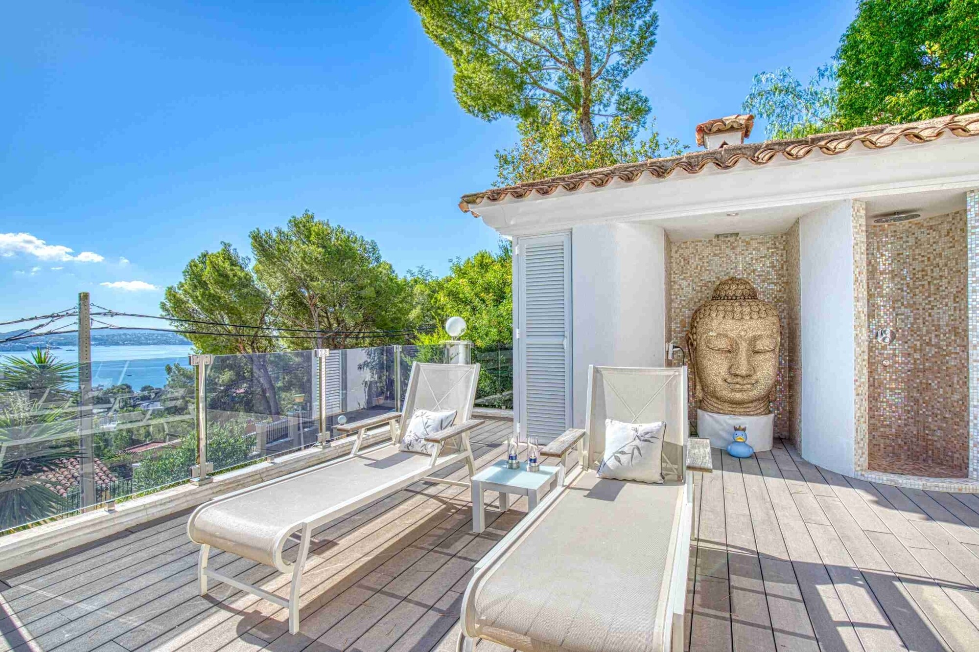 Majestic villa with sea views and XXL garage