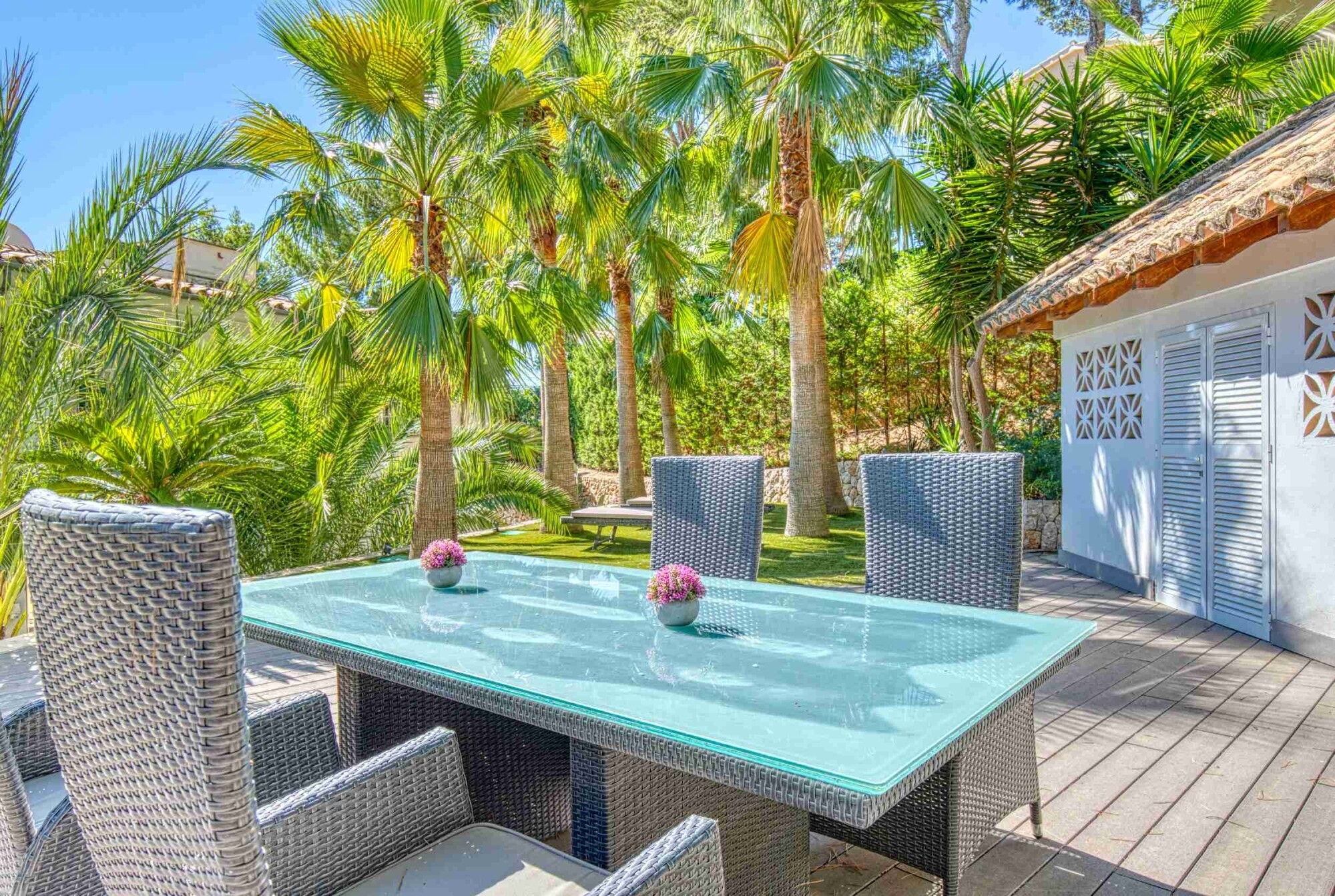 Majestic villa with sea views and XXL garage