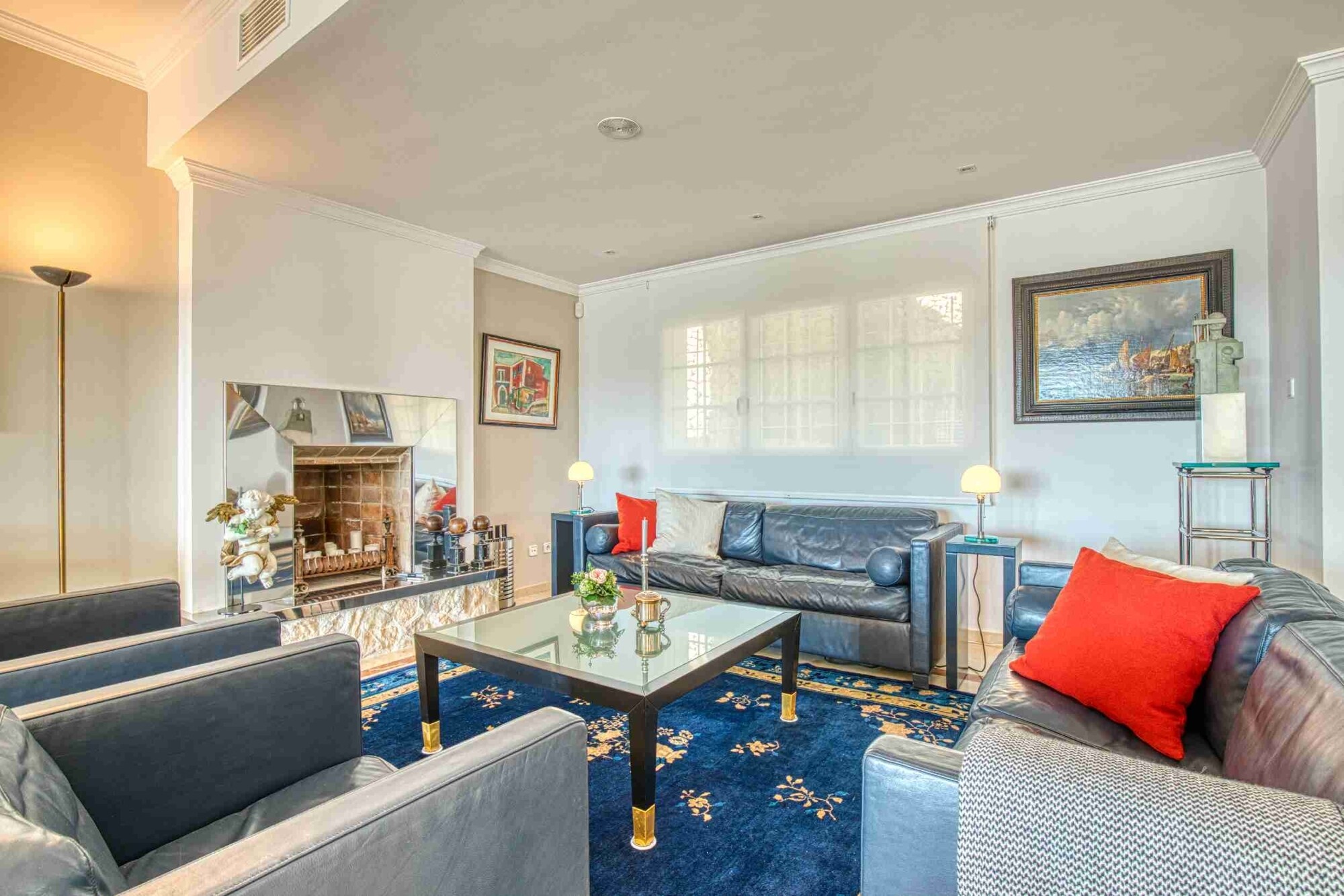 Majestic villa with sea views and XXL garage