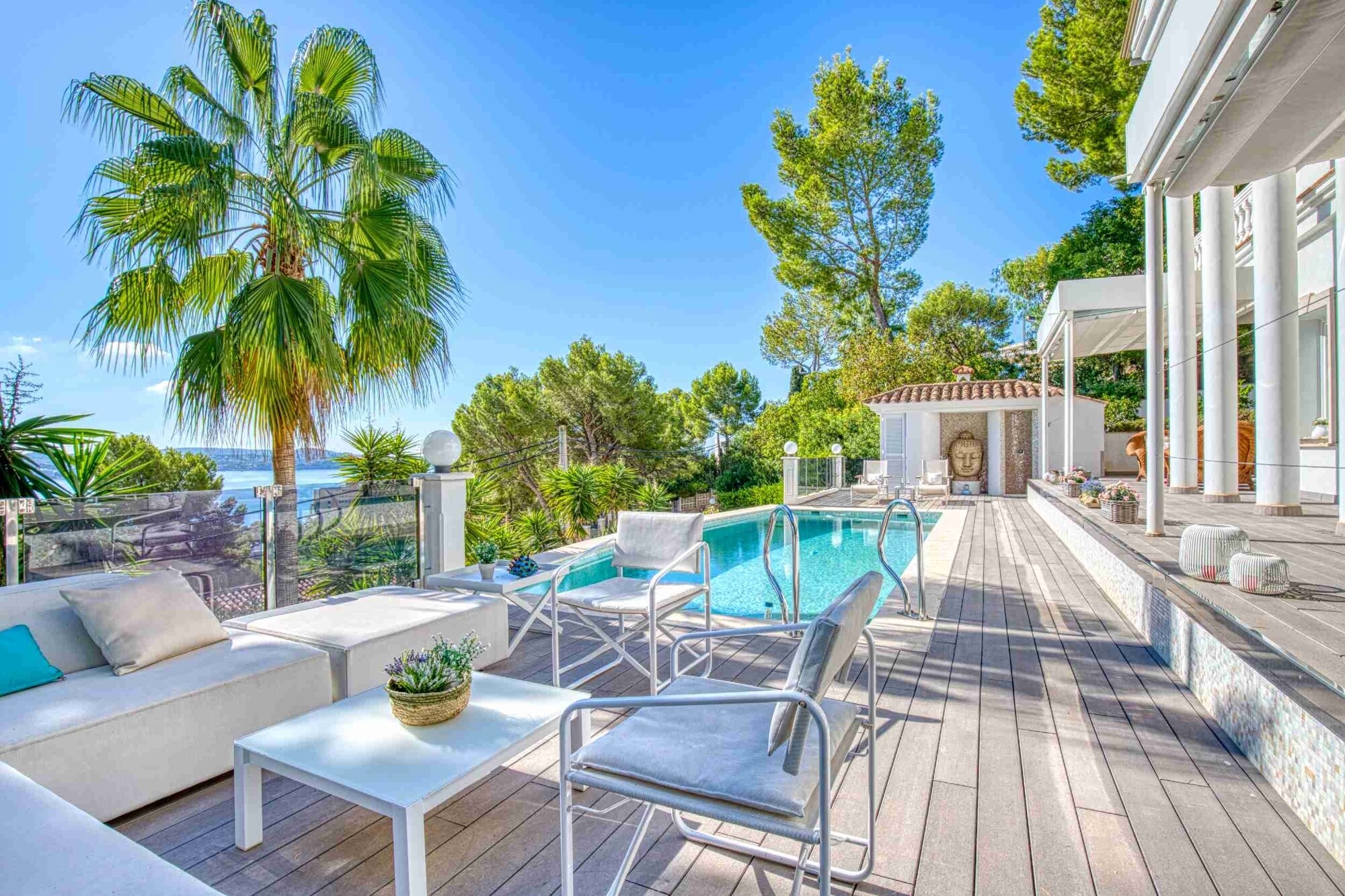 Majestic villa with sea views and XXL garage