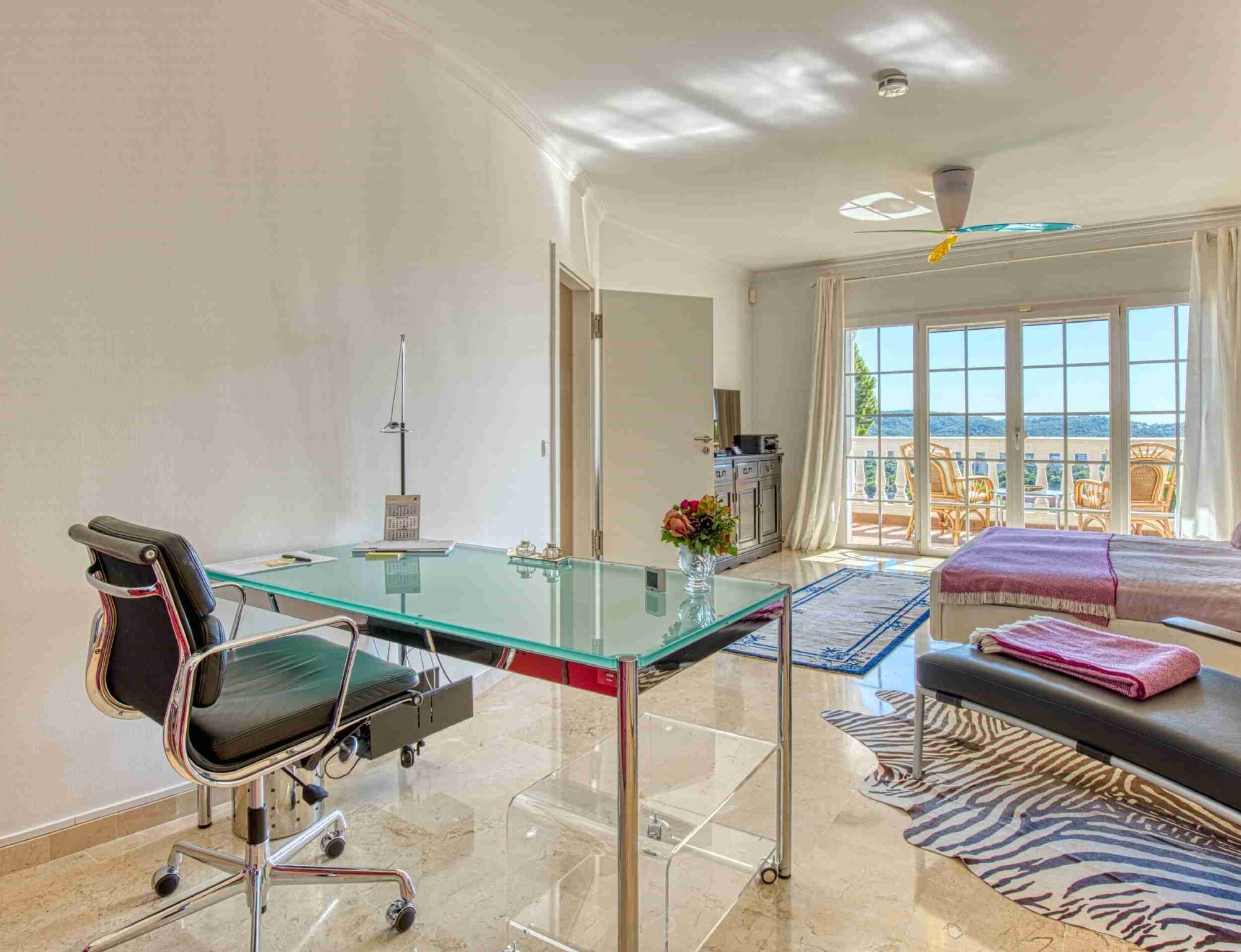 Majestic villa with sea views and XXL garage