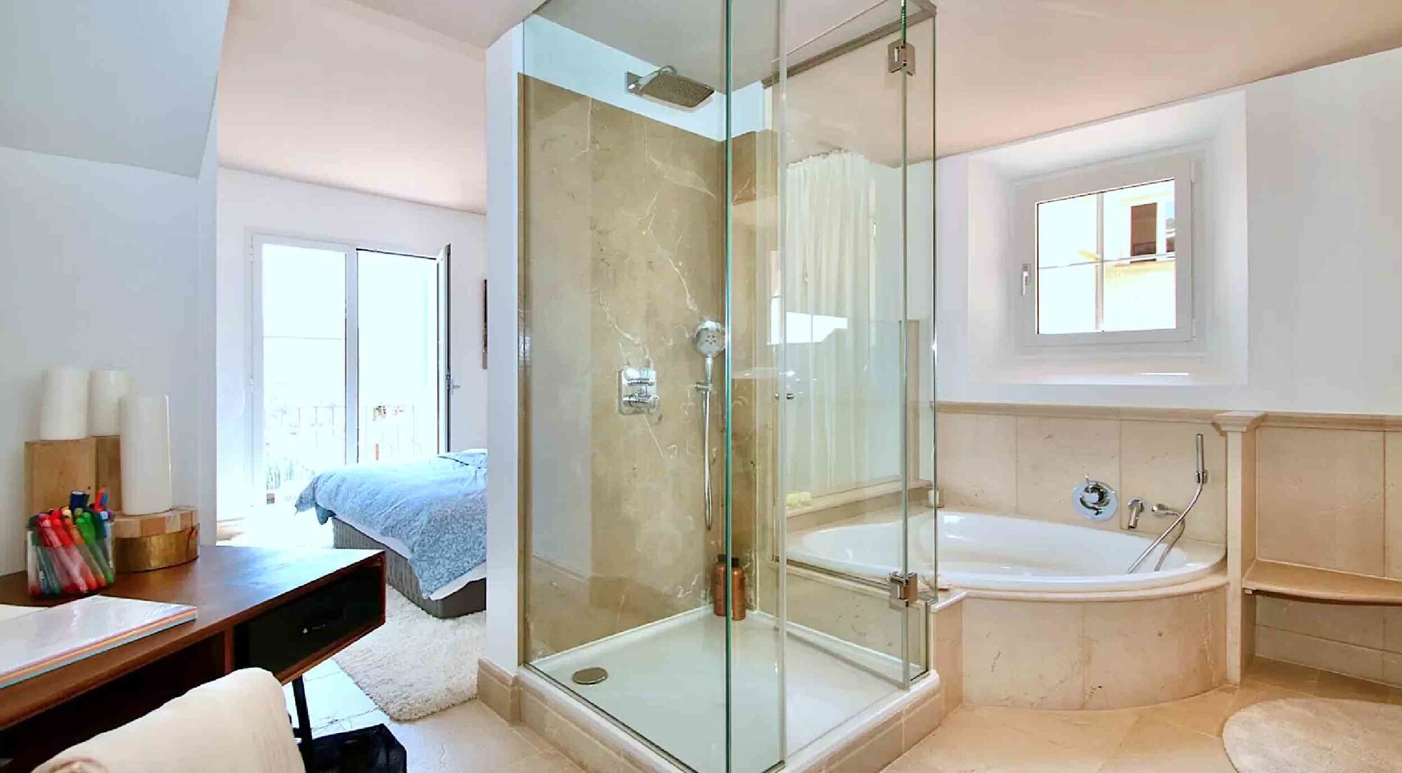Luxury penthouse with sea view and private roof terrace