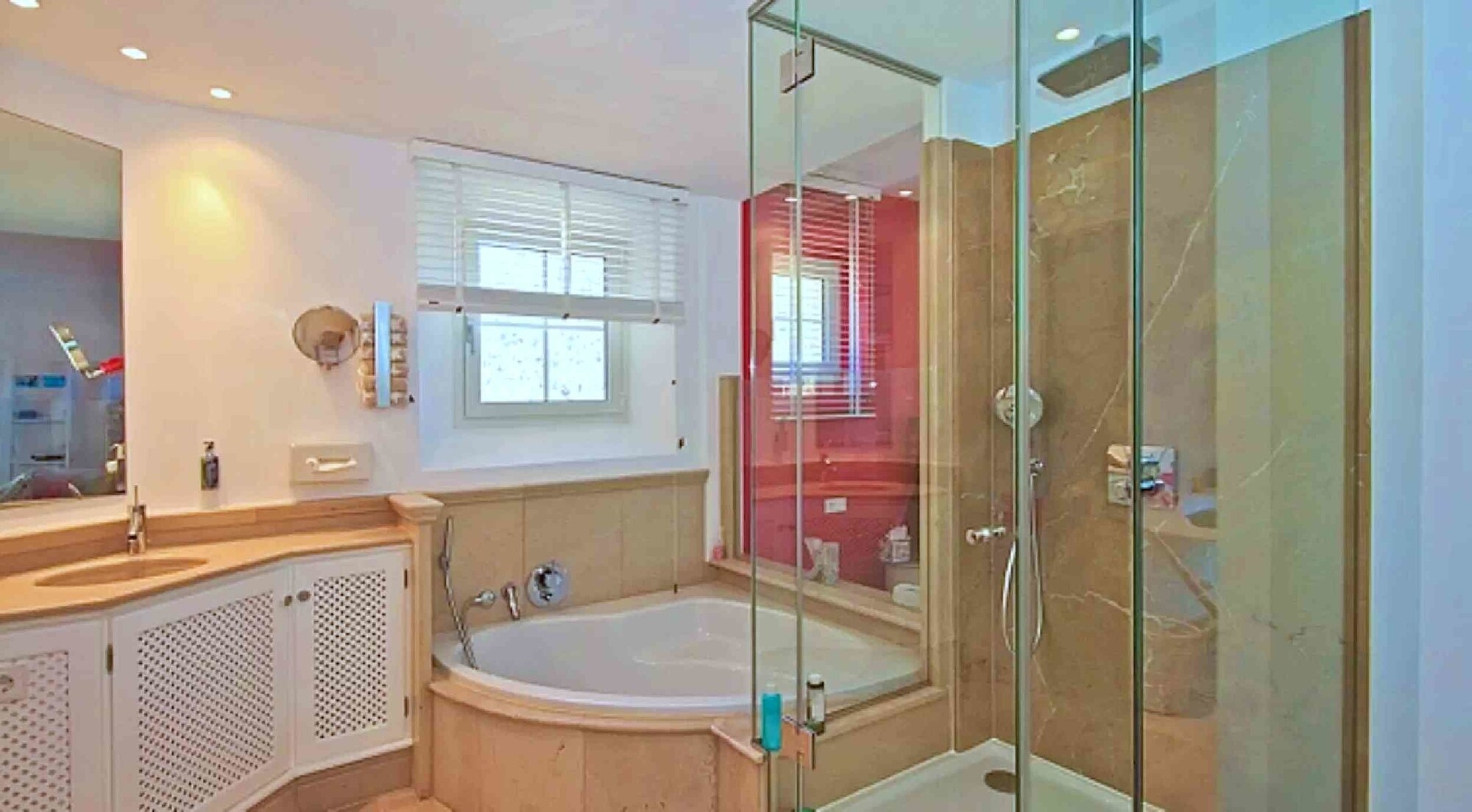 Luxury penthouse with sea view and private roof terrace