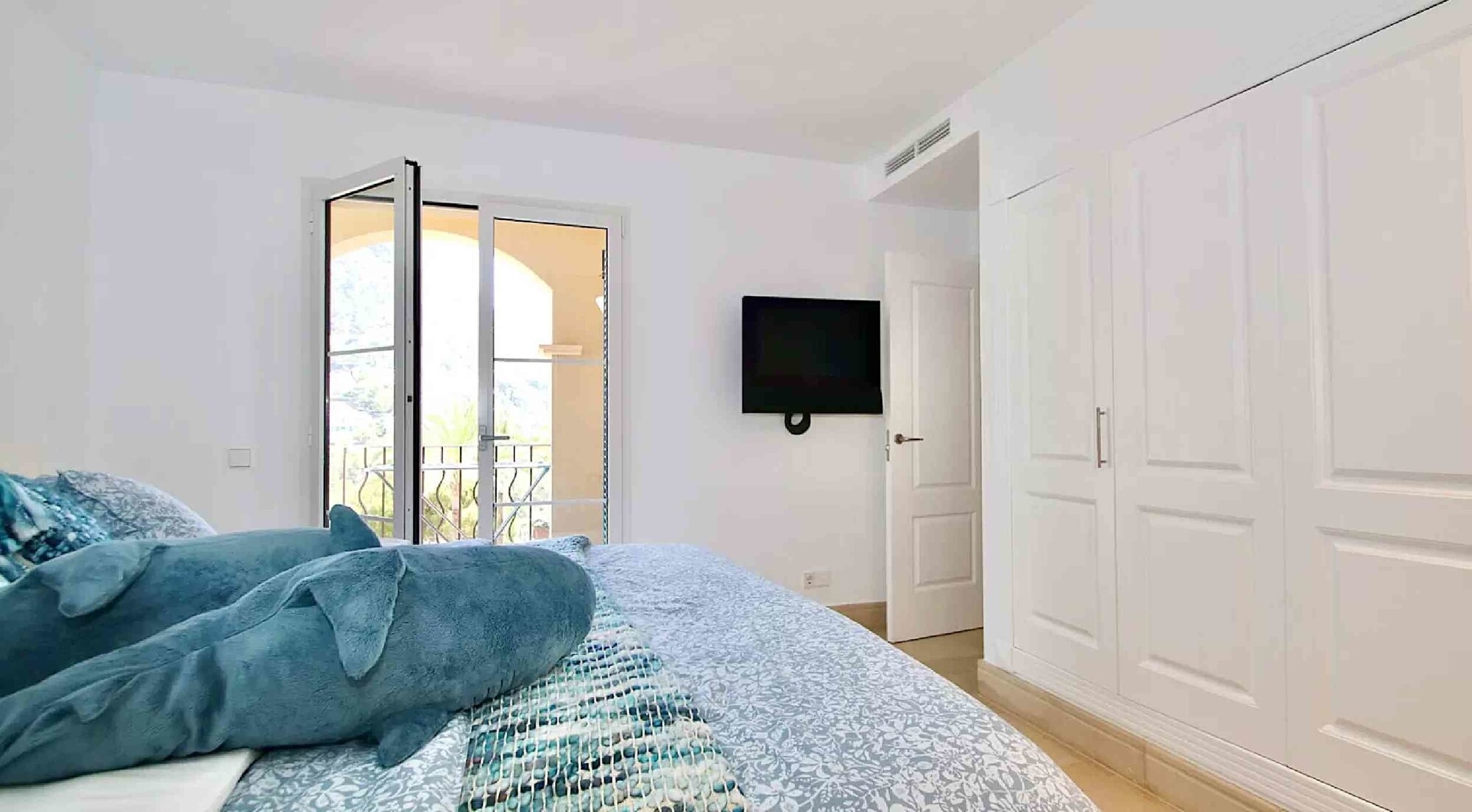 Luxury penthouse with sea view and private roof terrace