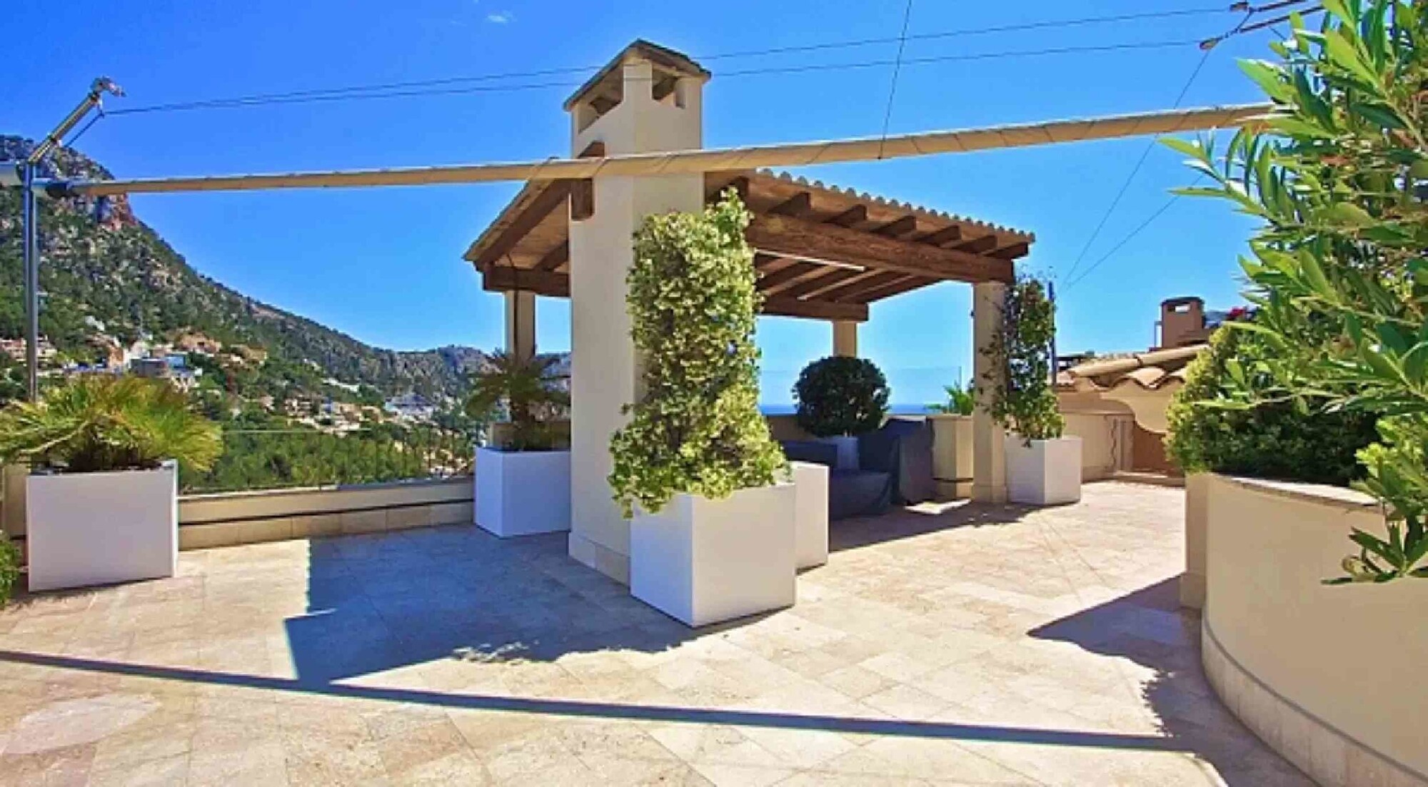 Ático de lujo con vistas al mar y apartamento independiente para invitados