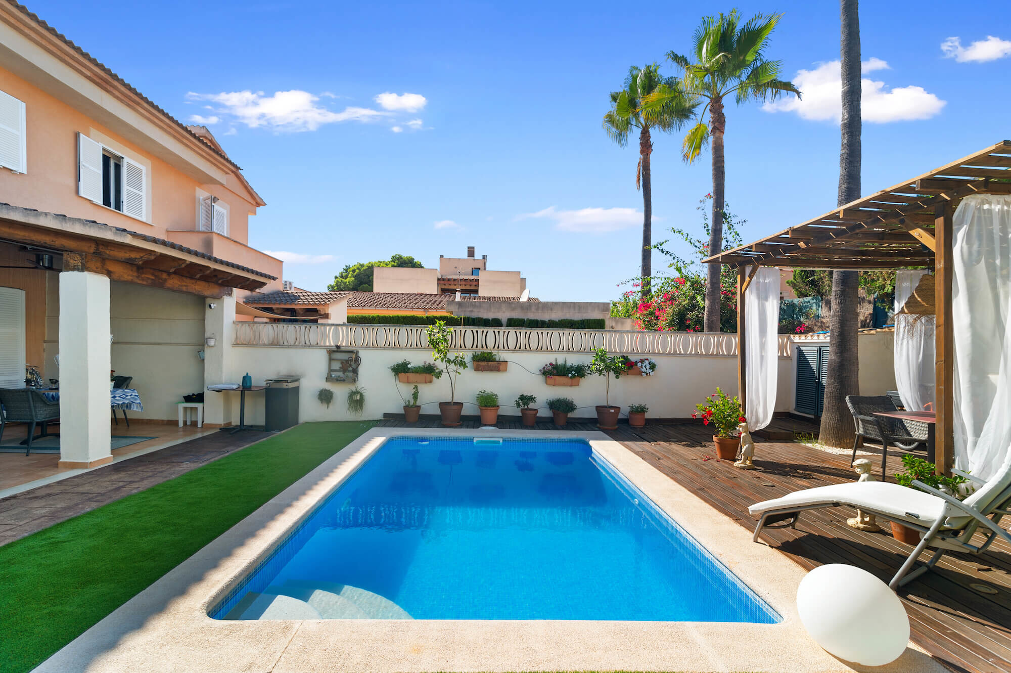 Fantástica casa adosada con piscina privada