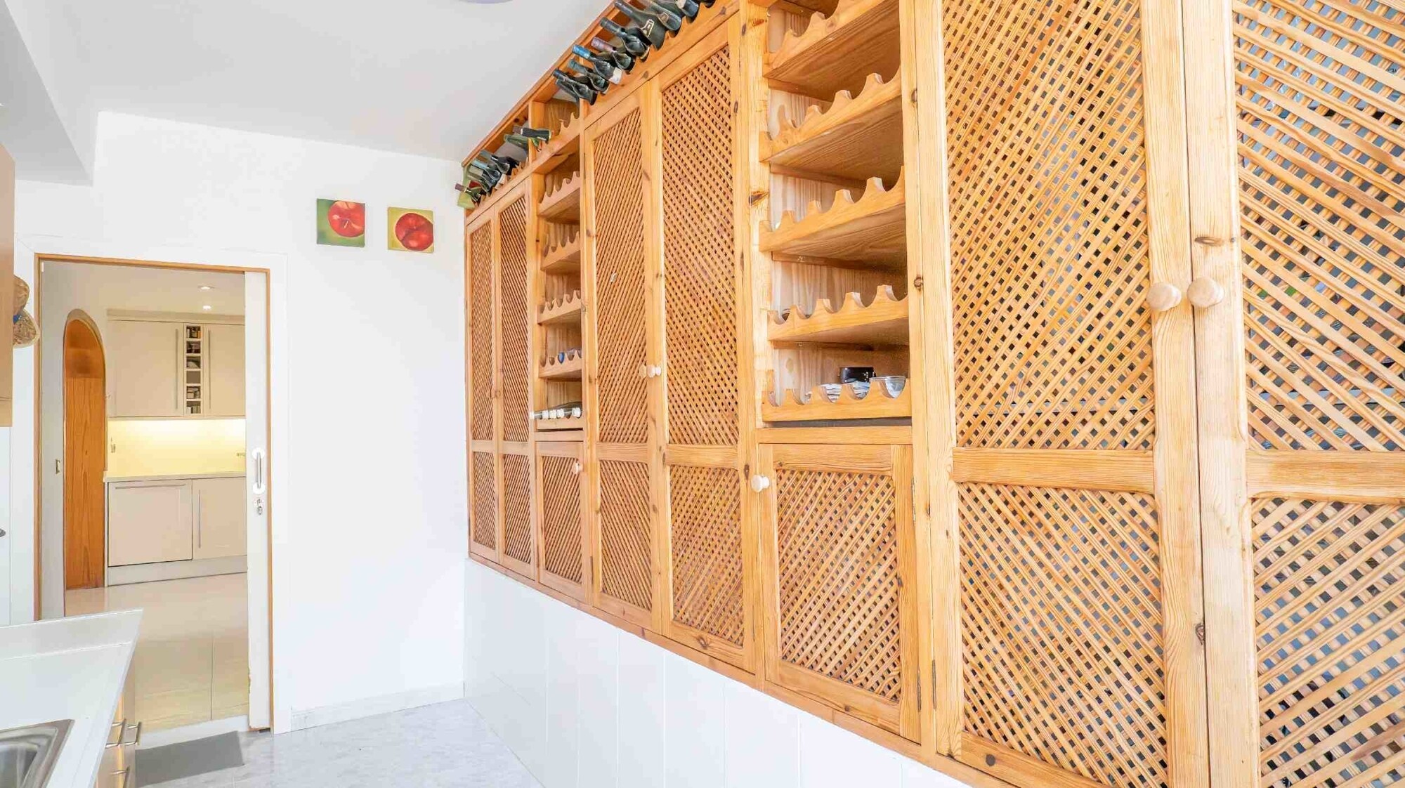 Semi-detached house in a quiet location with swimming pool and garage
