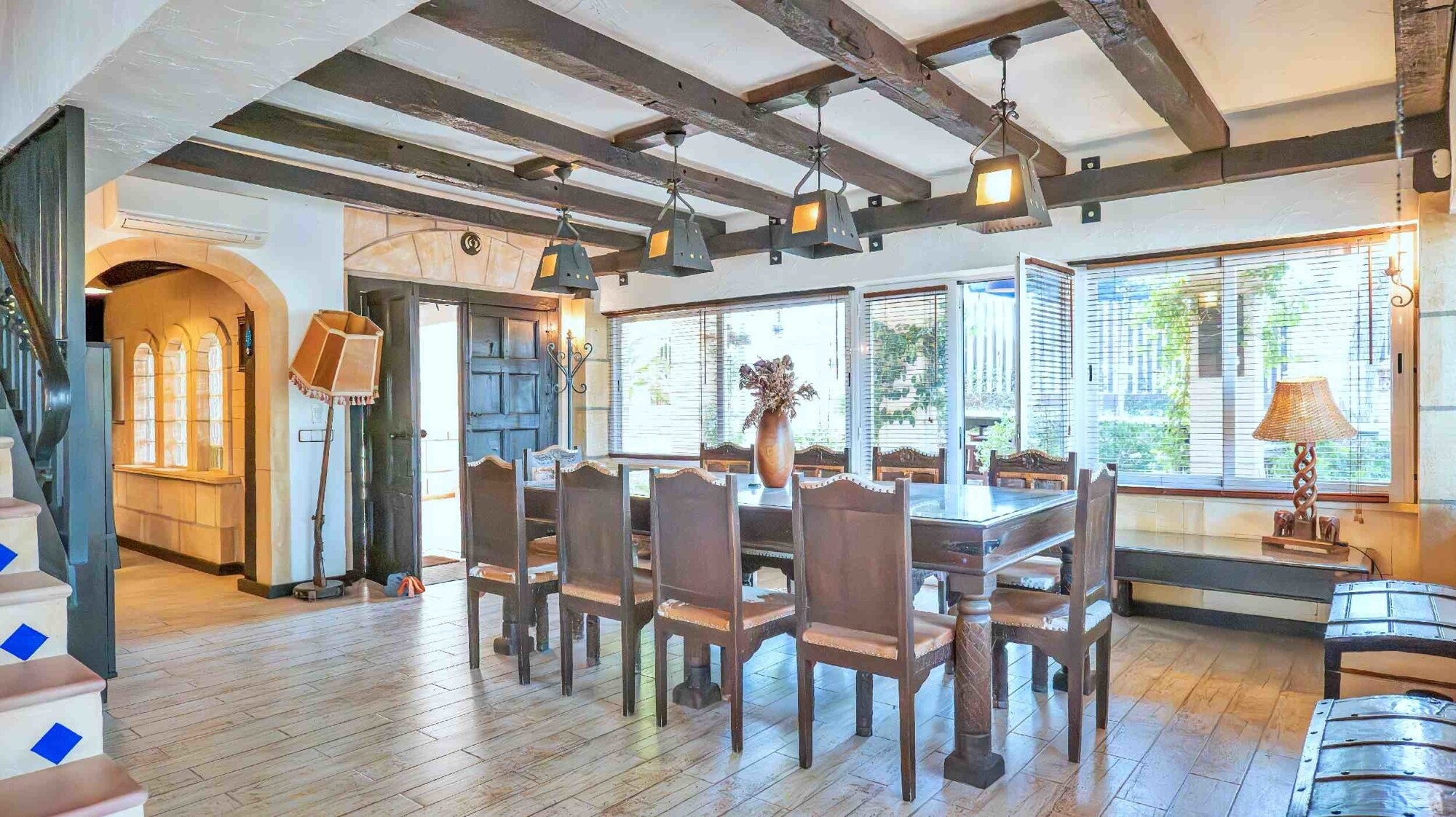 Semi-detached house in a quiet location with swimming pool and garage