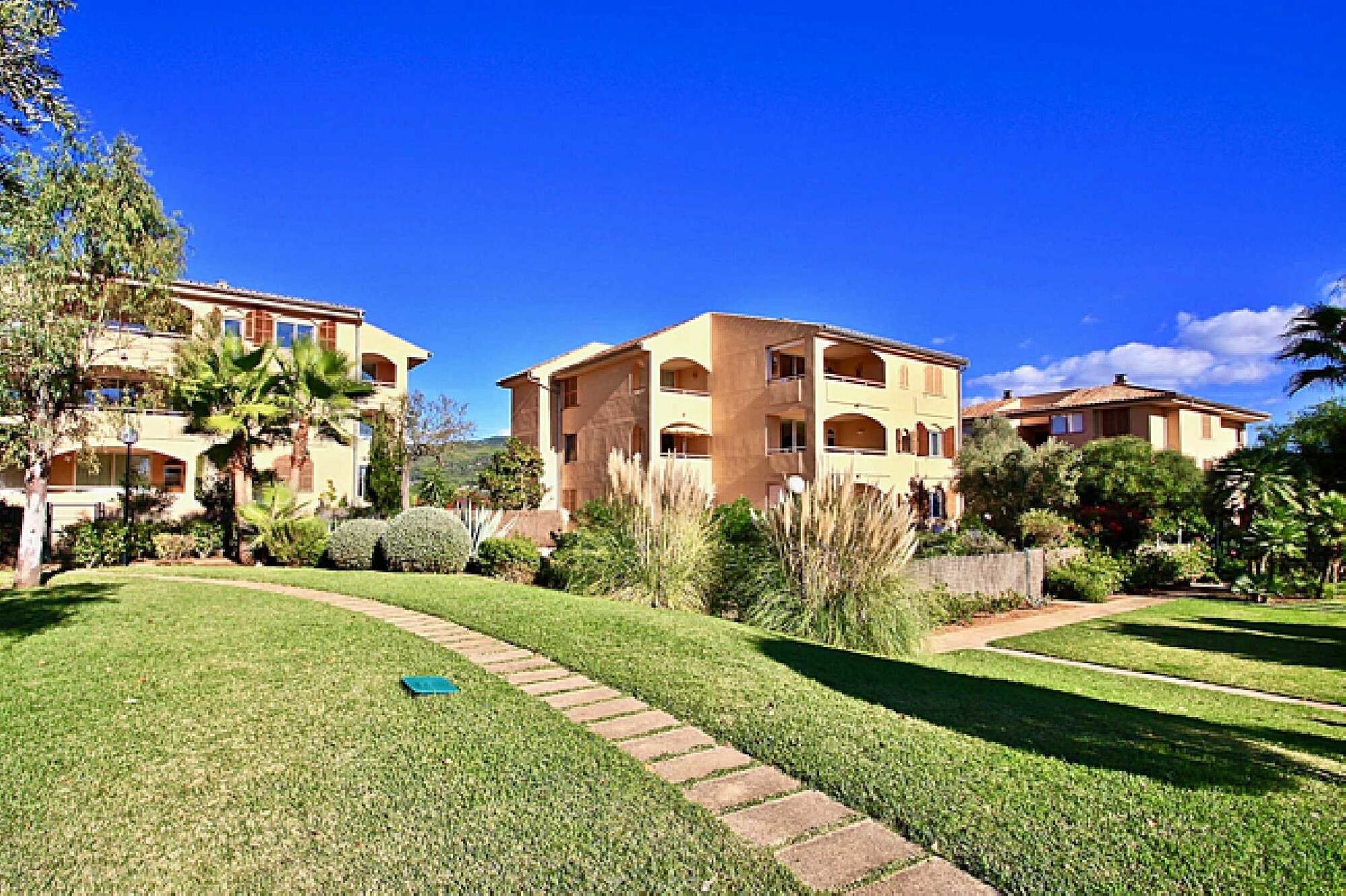 Apartment in gepflegter Anlage mit Swimmingpool in Hafennähe