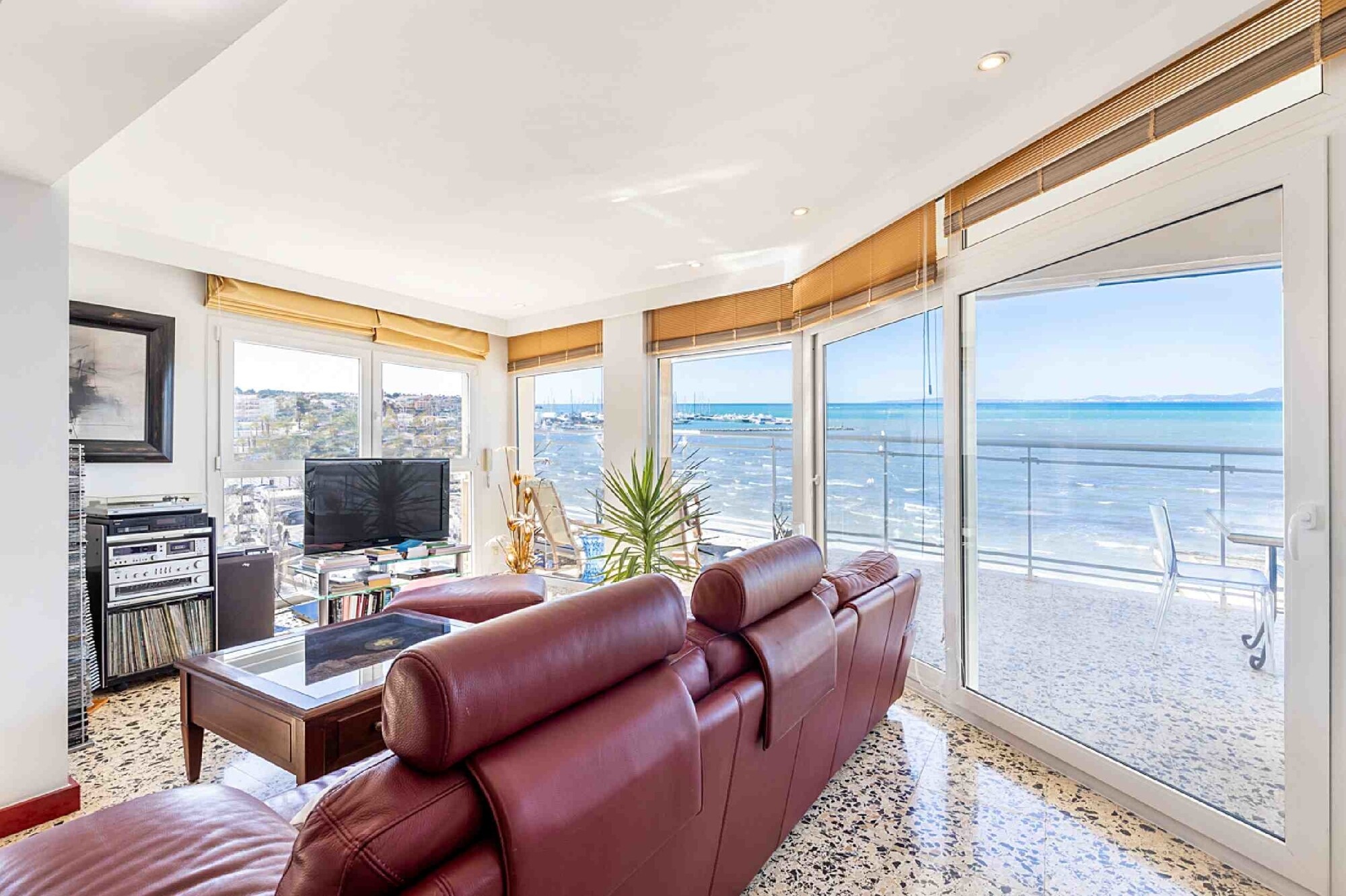 INVESTMENT: Spacious apartment in first sea line