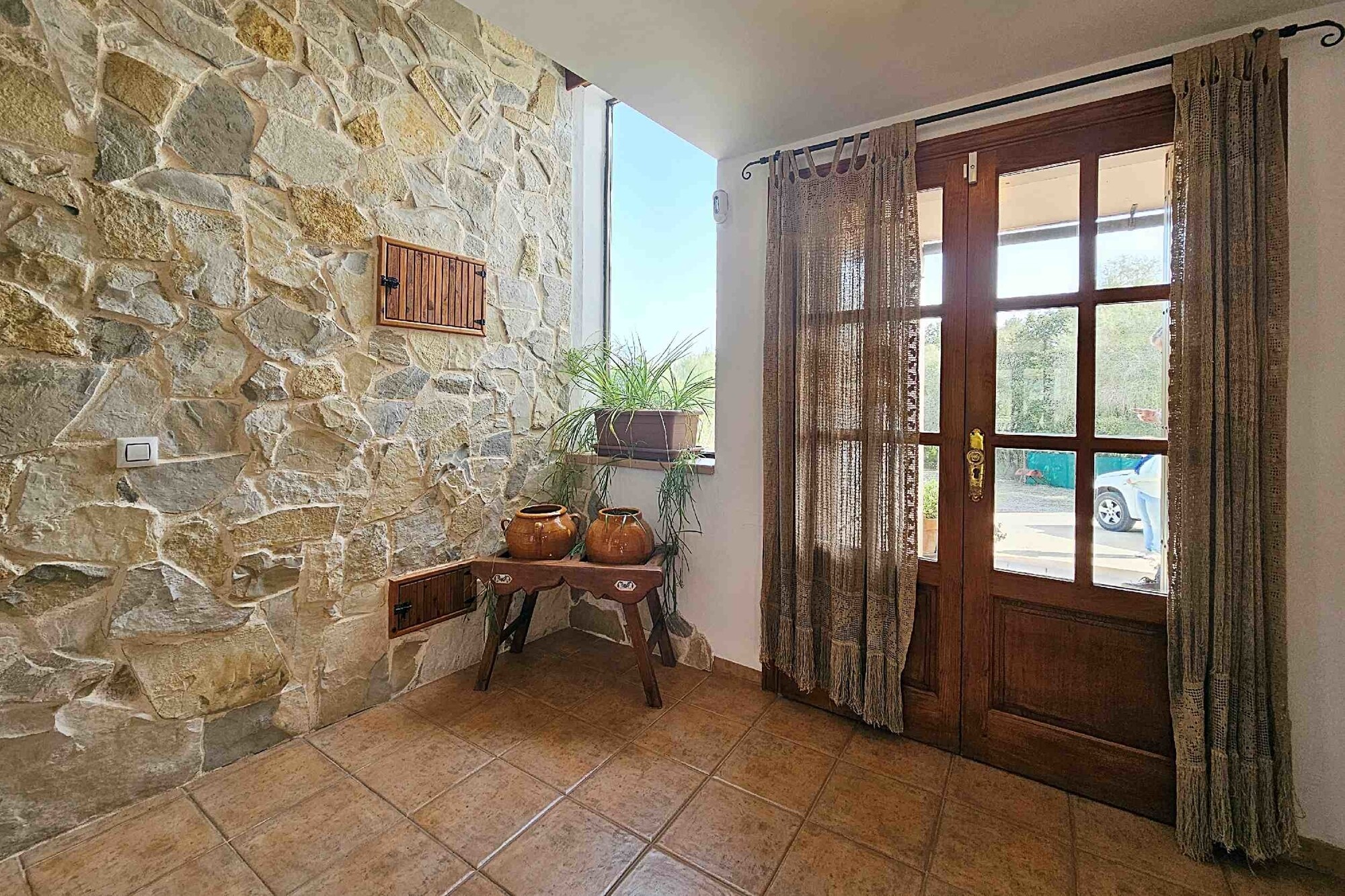 Country house with lots of potential including rental license
